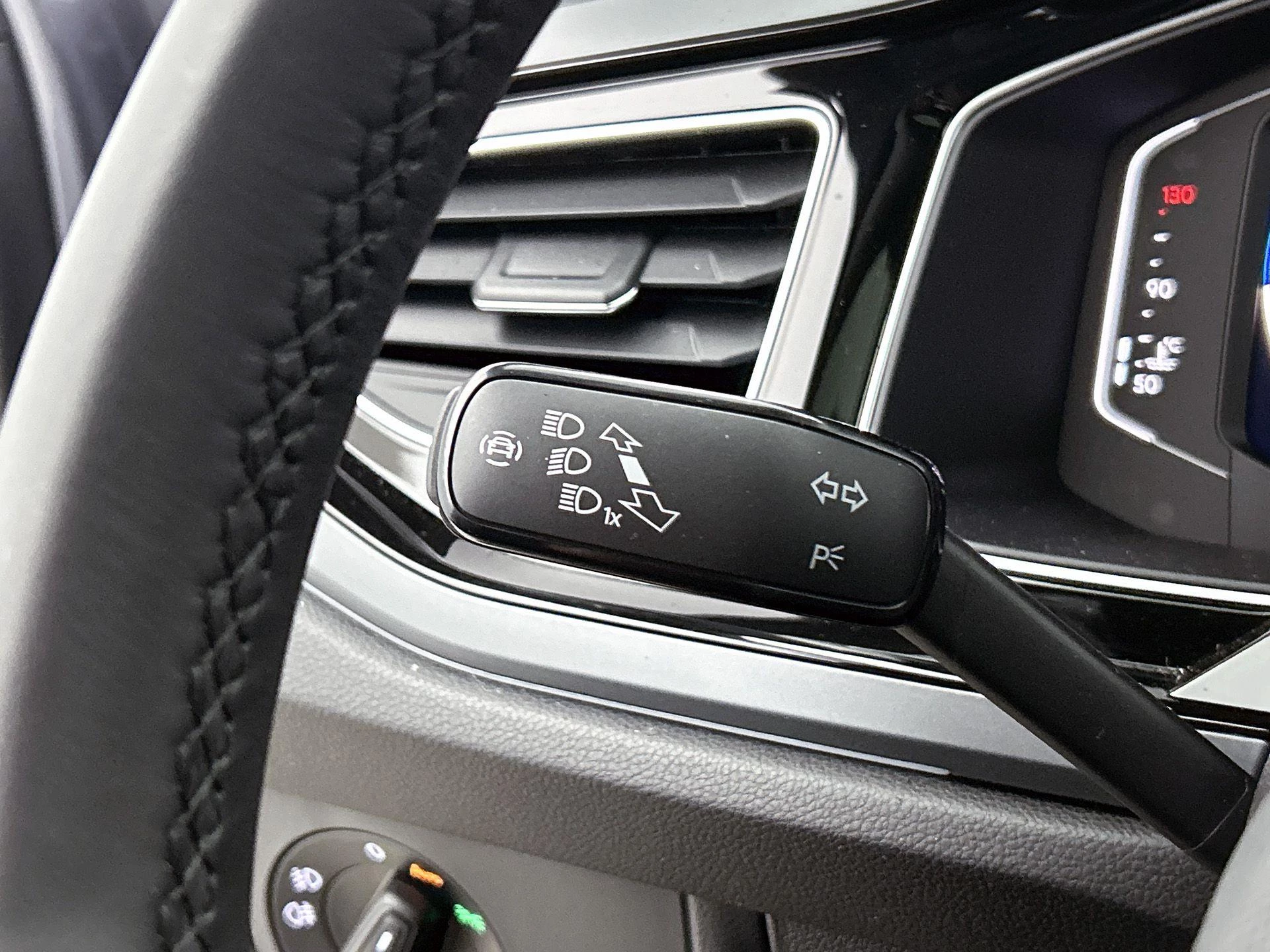 Volkswagen-Polo-image-8