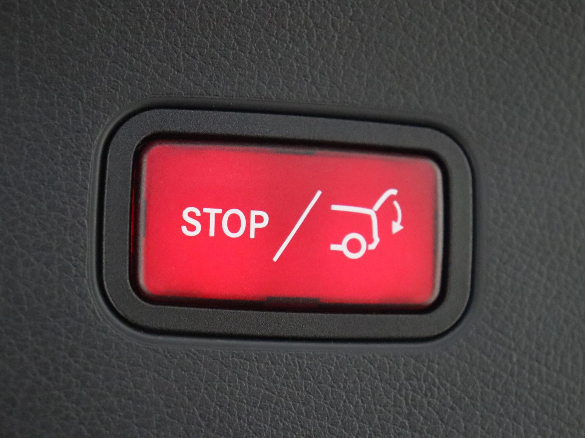 Mercedes-Benz-GLC-image-30