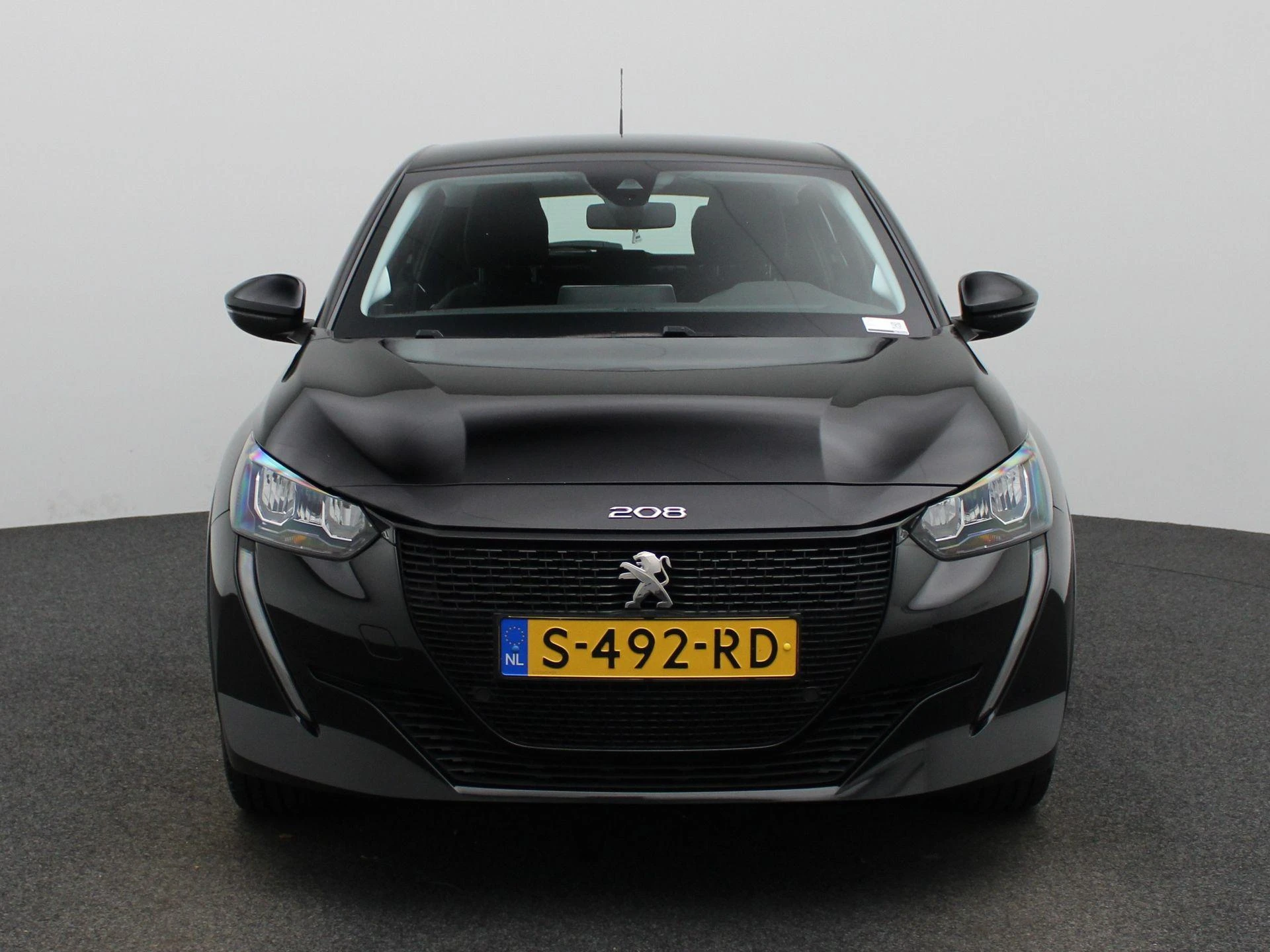 Peugeot-e-208-image-2