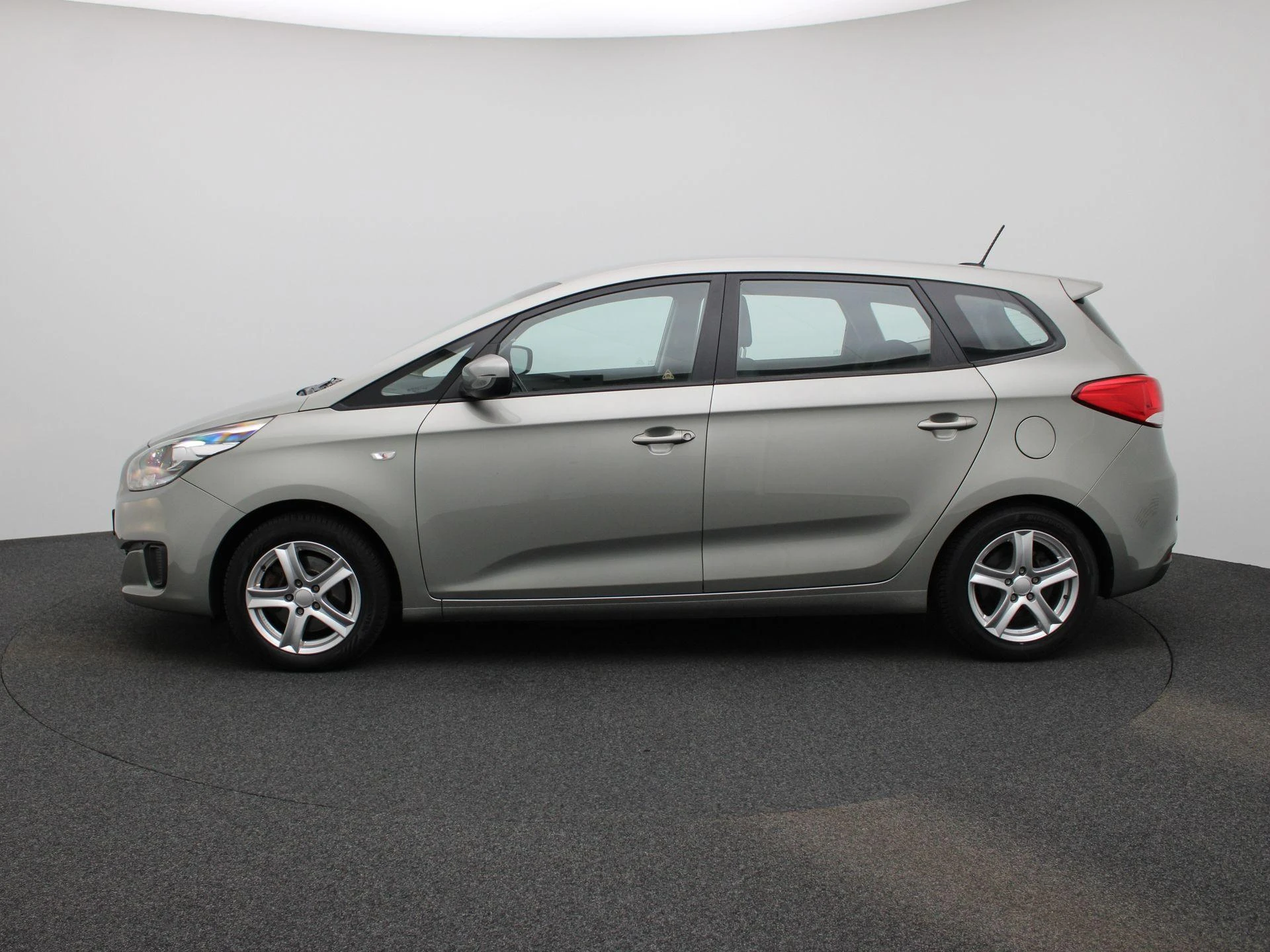 Kia-Carens-image-3