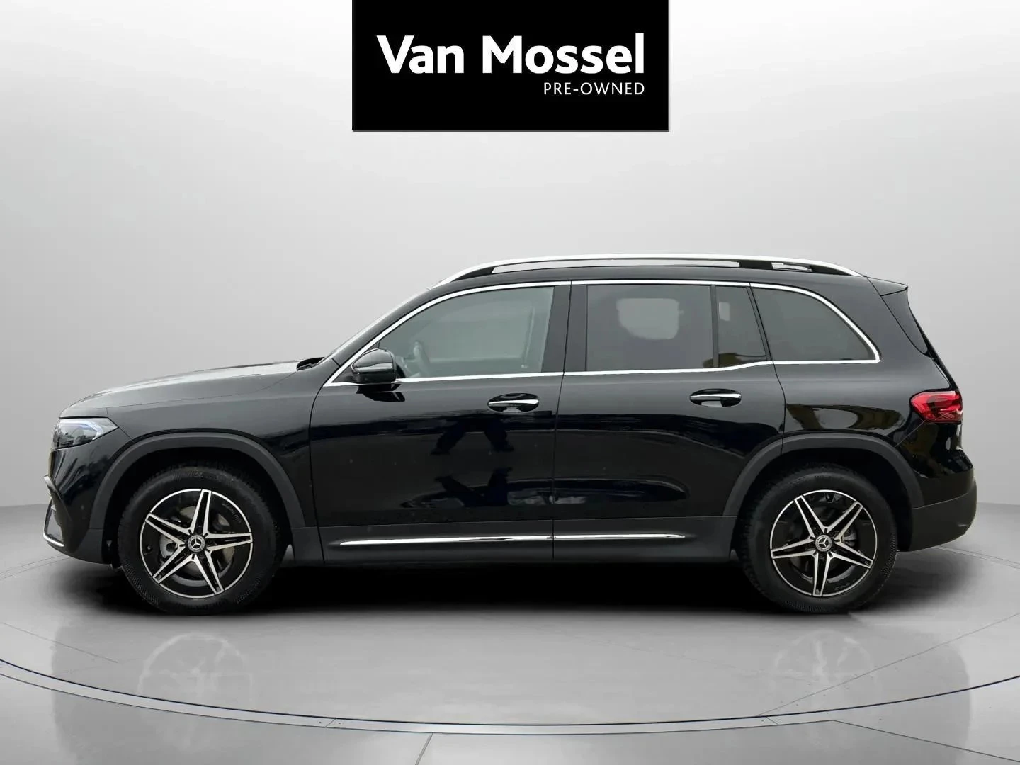 Mercedes-Benz-EQB-image-7