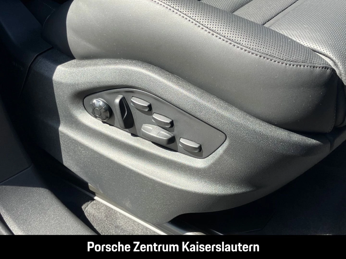 Porsche-Cayenne-image-25