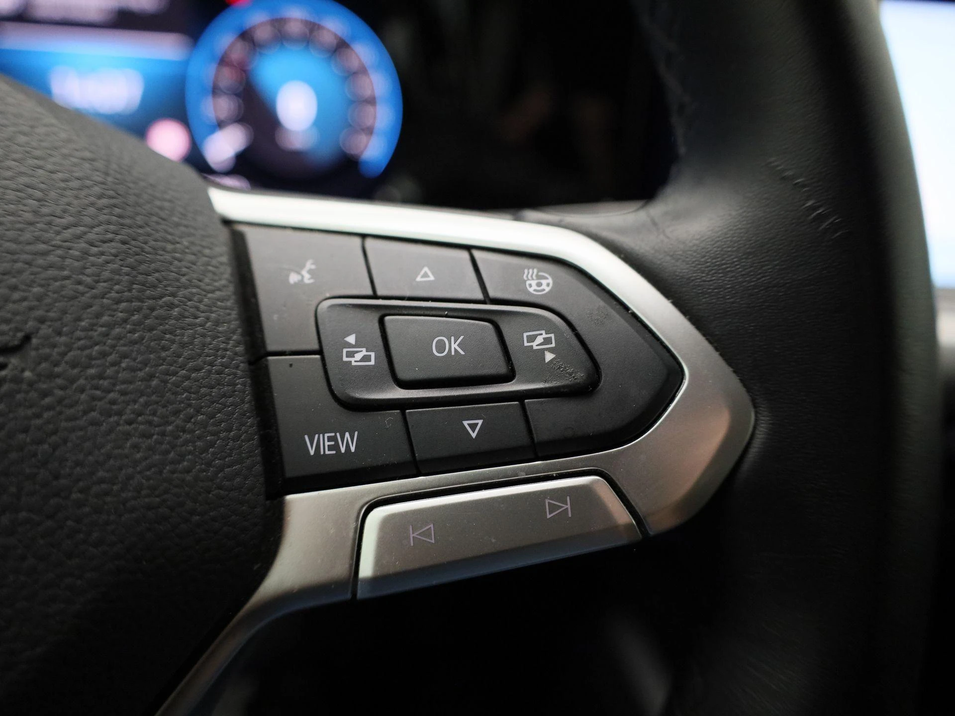 Volkswagen-Golf-image-19