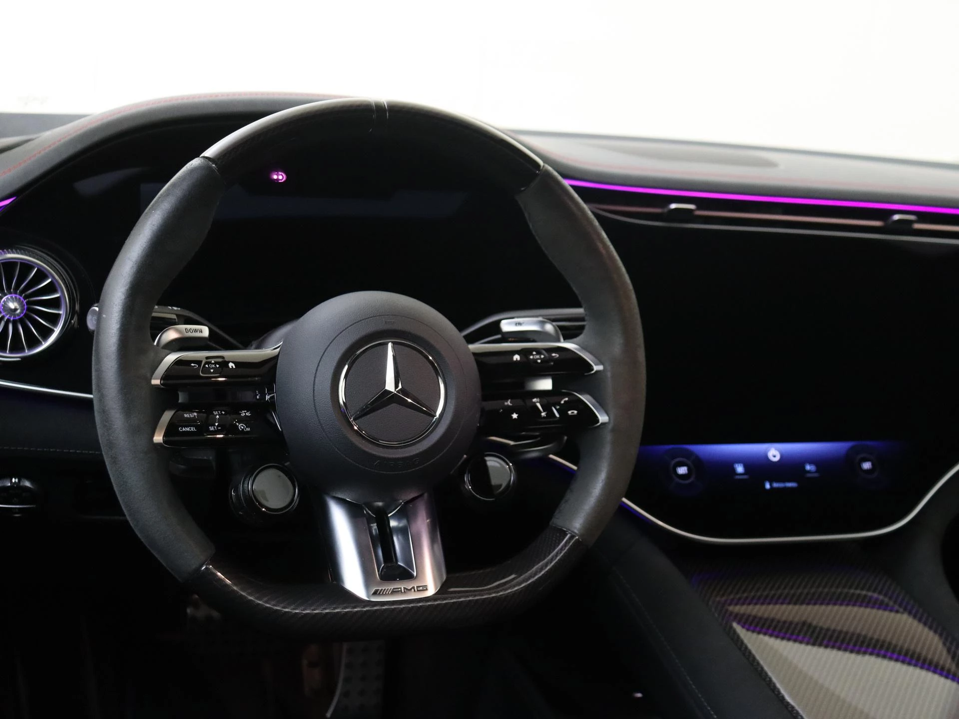 Mercedes-Benz-EQE-image-13