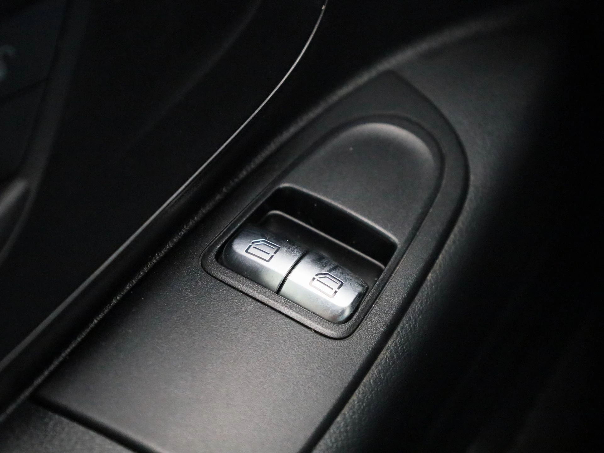 Mercedes-Benz-Vito-image-29