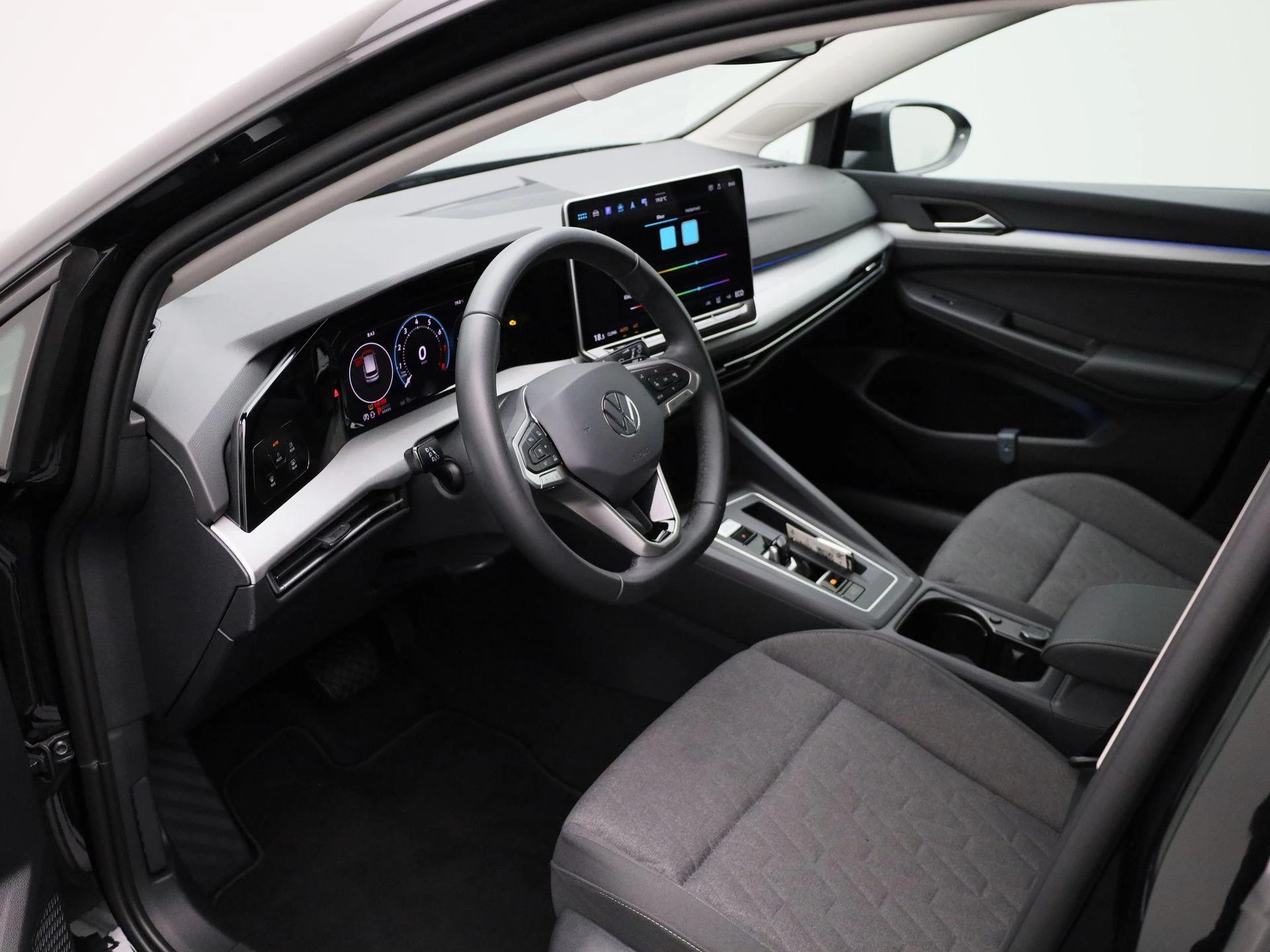 Volkswagen-Golf-image-30