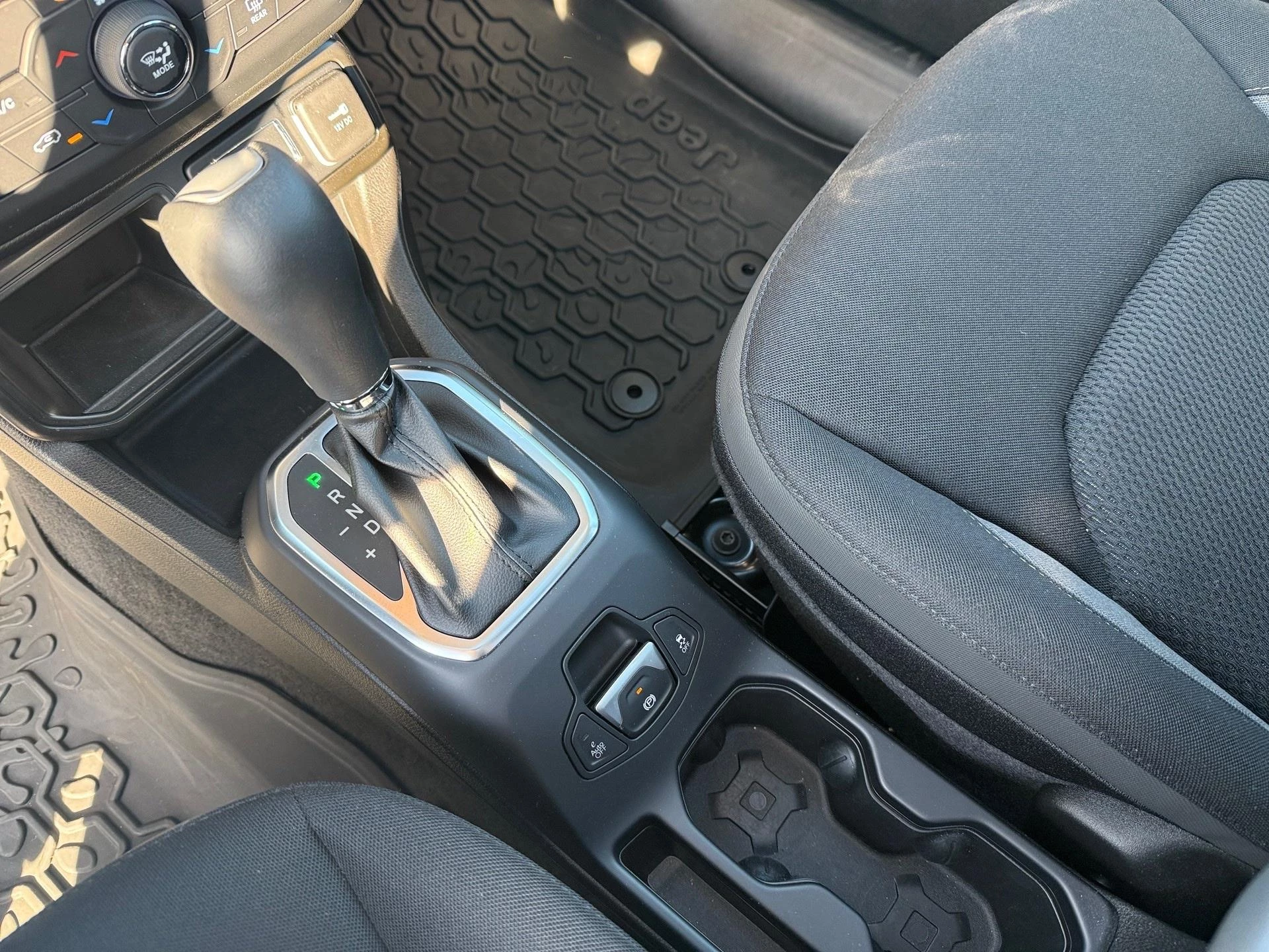 Jeep-Renegade-image-16