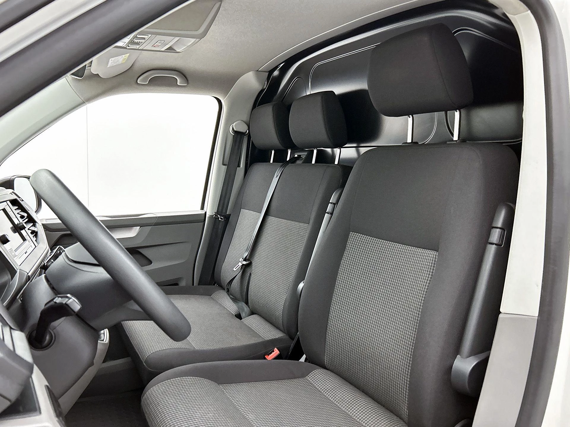 Volkswagen-Transporter-image-29