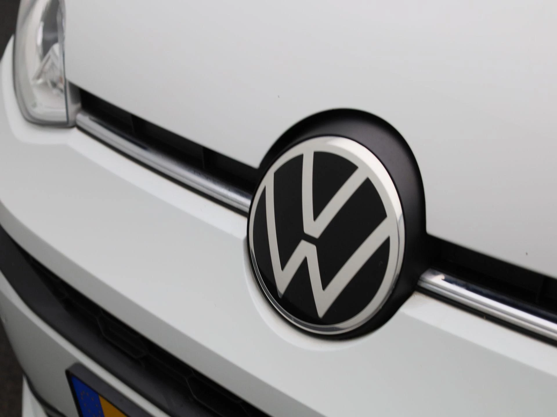 Volkswagen-up!-image-19