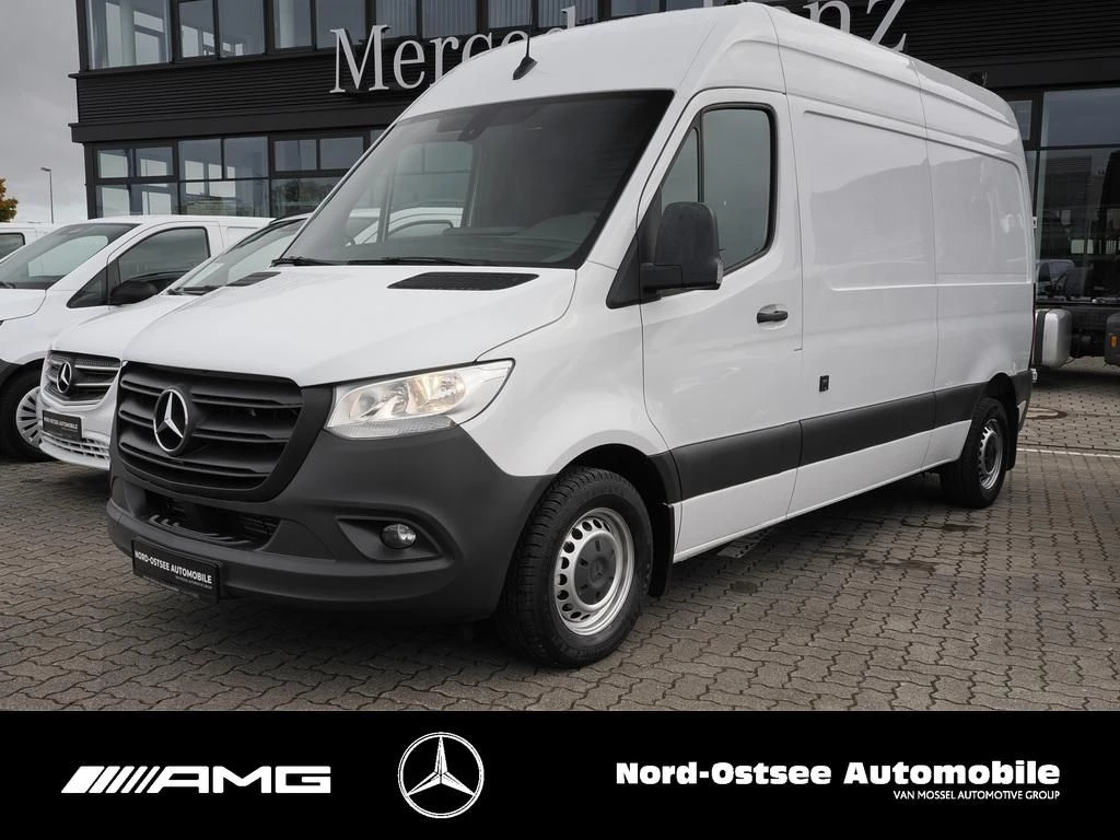 Mercedes-Benz-Sprinter-image-4