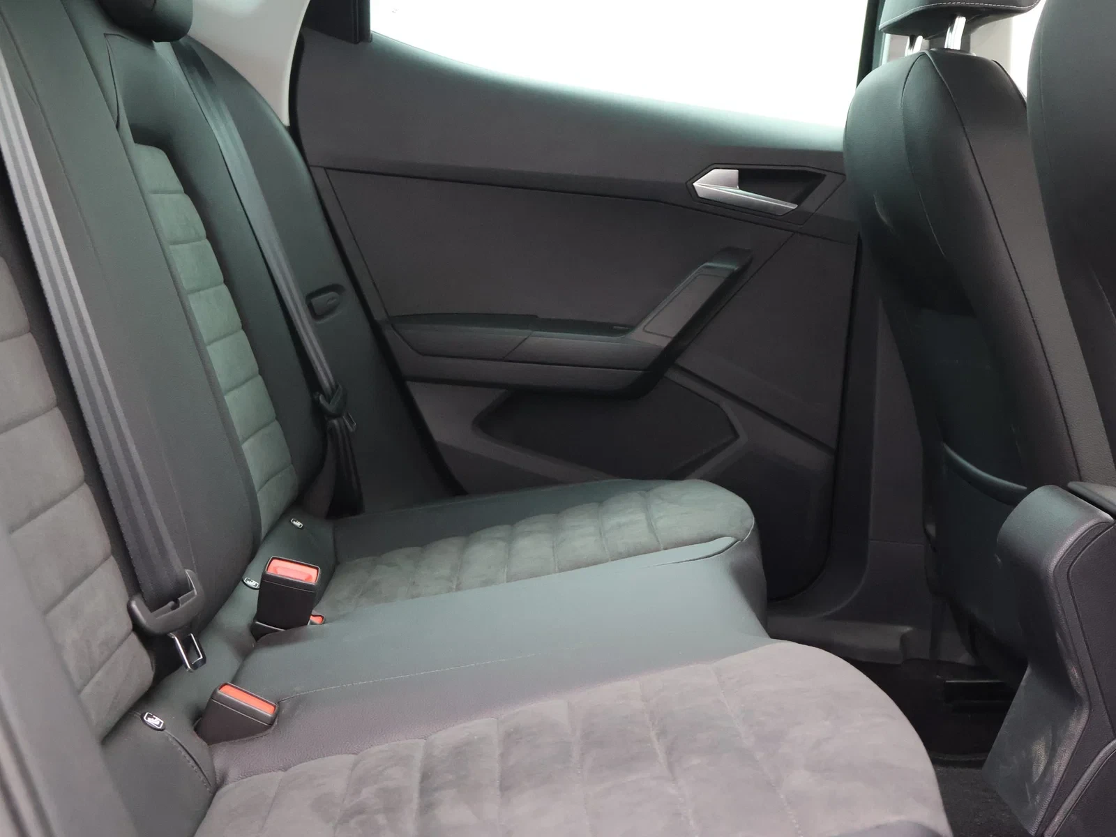 SEAT-Arona-image-9