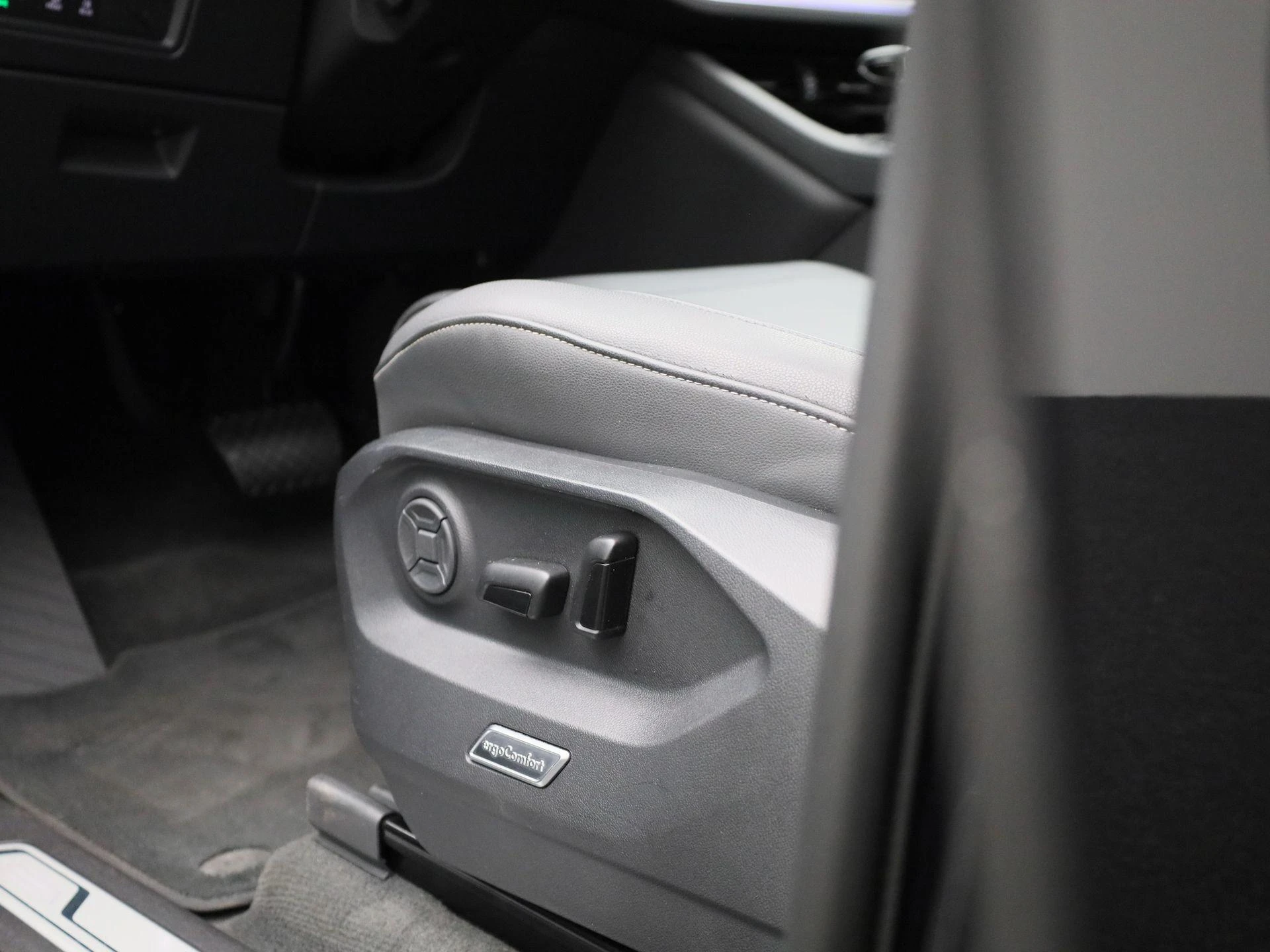Volkswagen-Touareg-image-38
