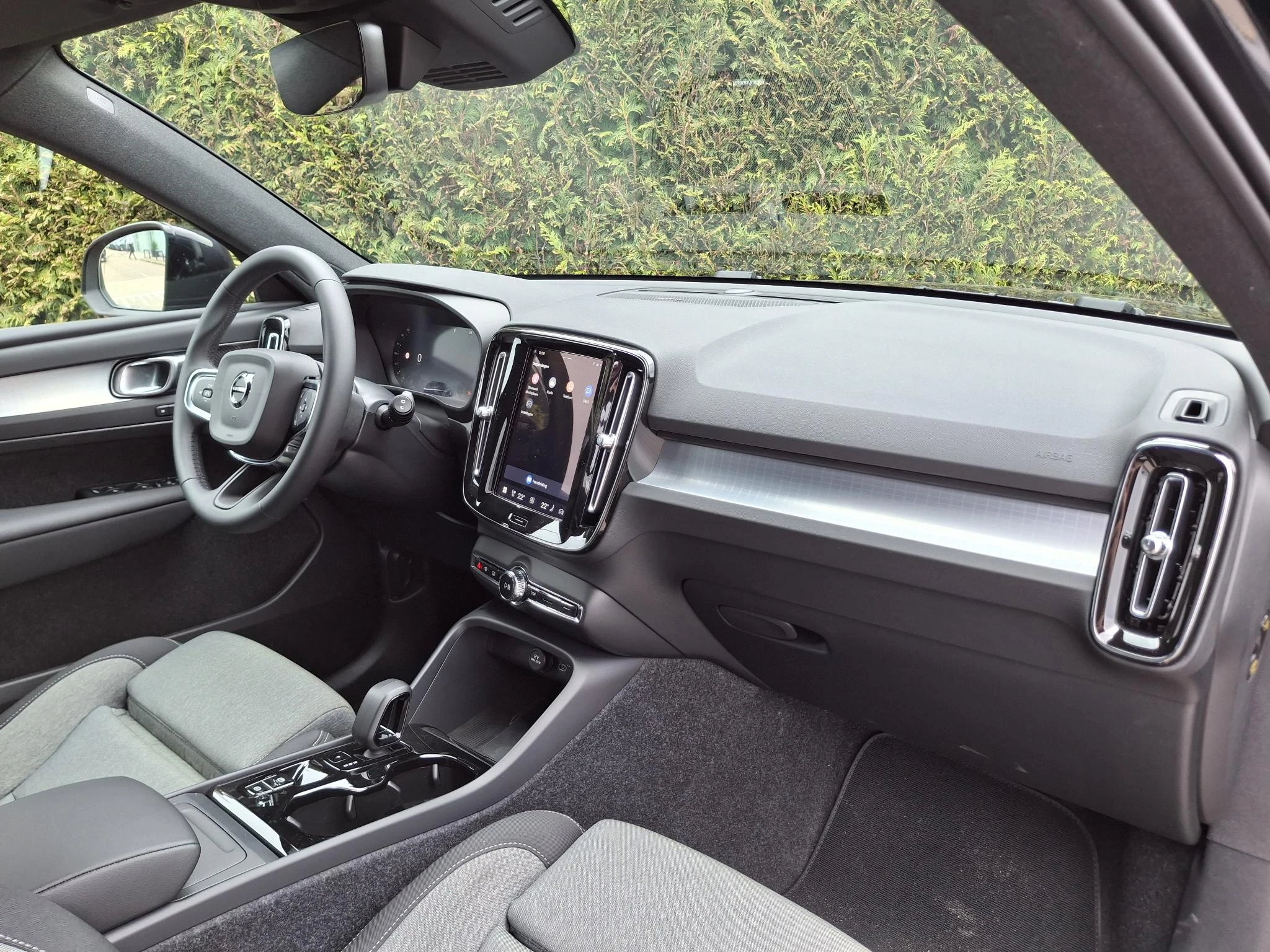 Volvo-XC40-image-2
