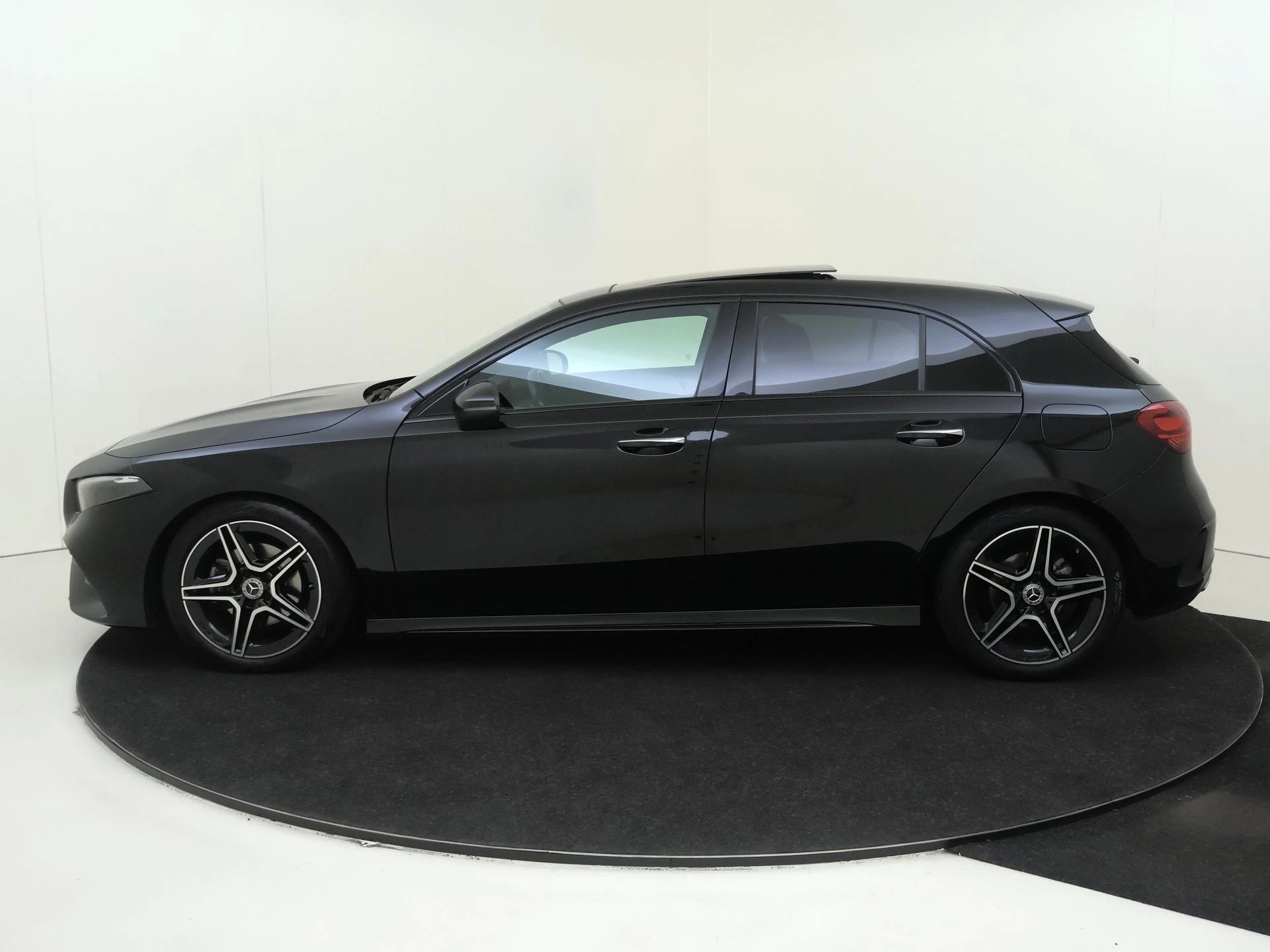 Mercedes-Benz-A-Klasse-image-7