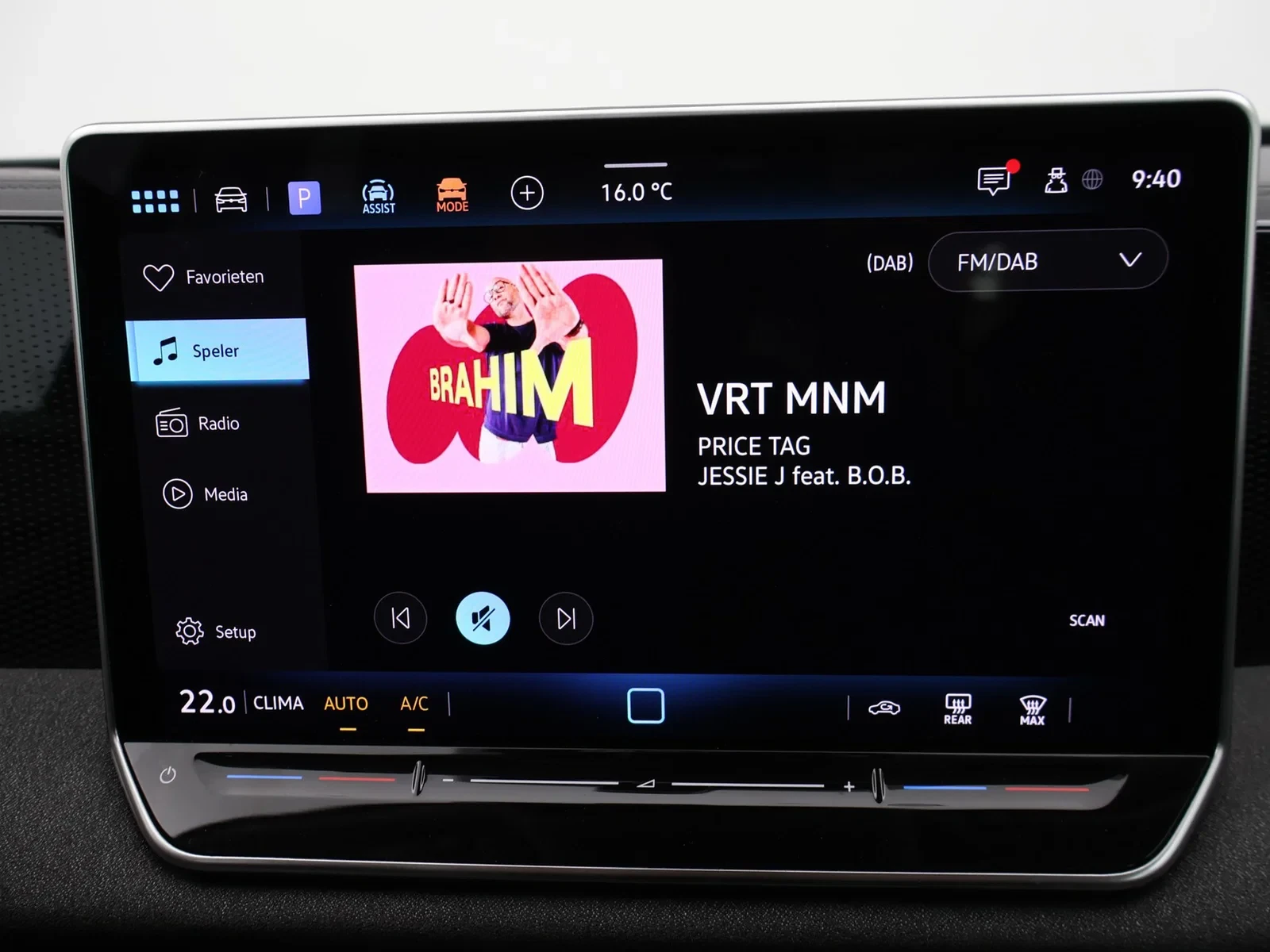 Volkswagen-Tiguan-image-19