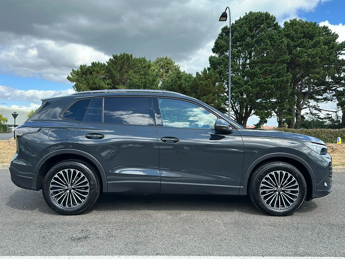 Volkswagen-Tiguan-image-9