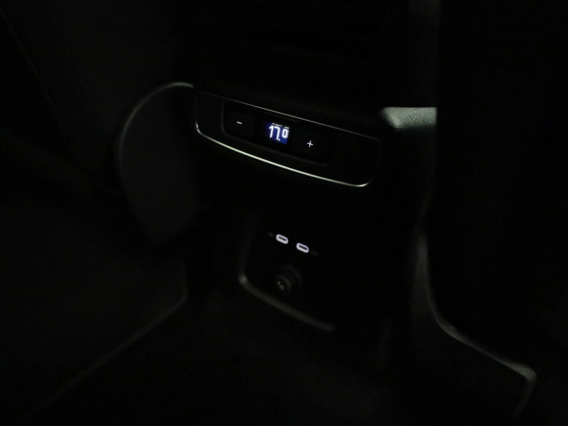 Audi-Q4 e-tron-image-35