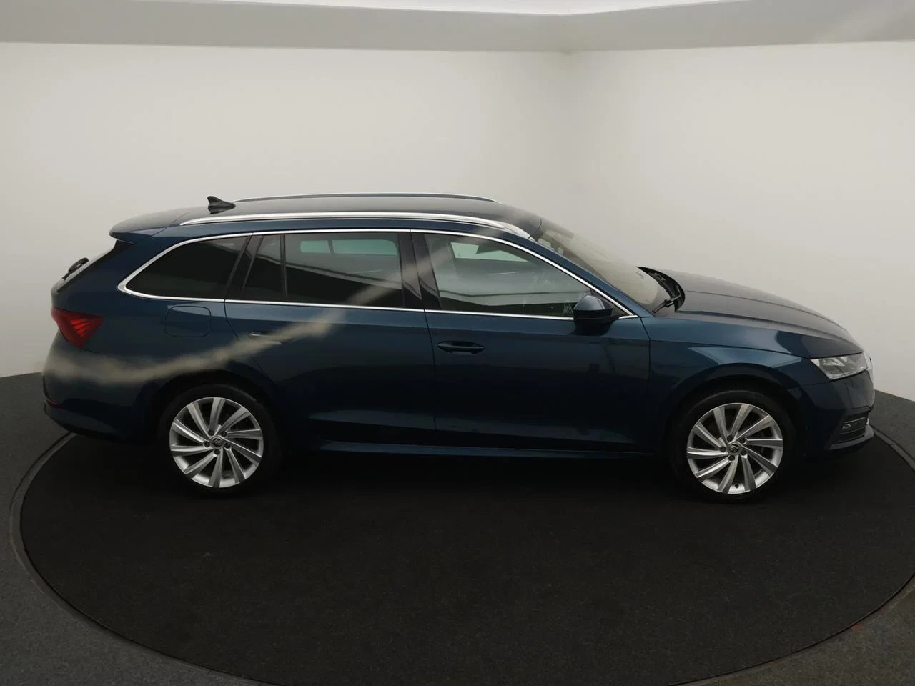 Škoda Octavia Combi PHEV Octavia iV Combi Clever+ 1,4TSI PHEV 204PK *AUTOMAAT*LEDER*CAMERA*VIRTUAL COCKPIT*NAVI*APP-CONNECT*CRUISE*...*