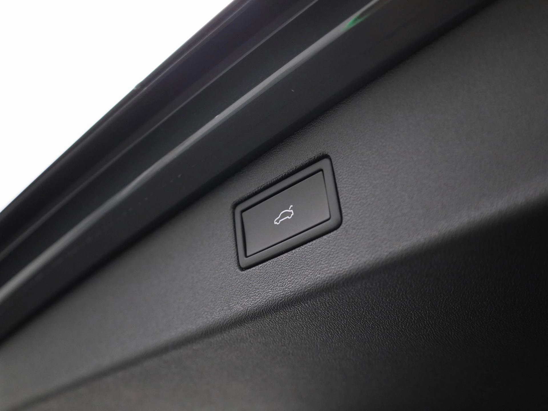 Volkswagen-Tiguan-image-14