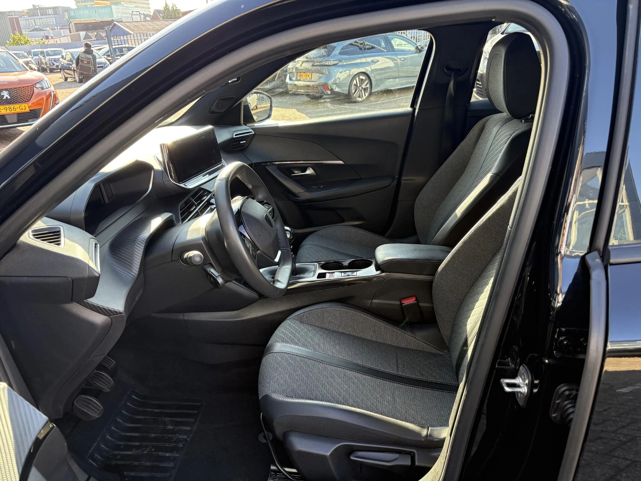 Peugeot-2008-image-8