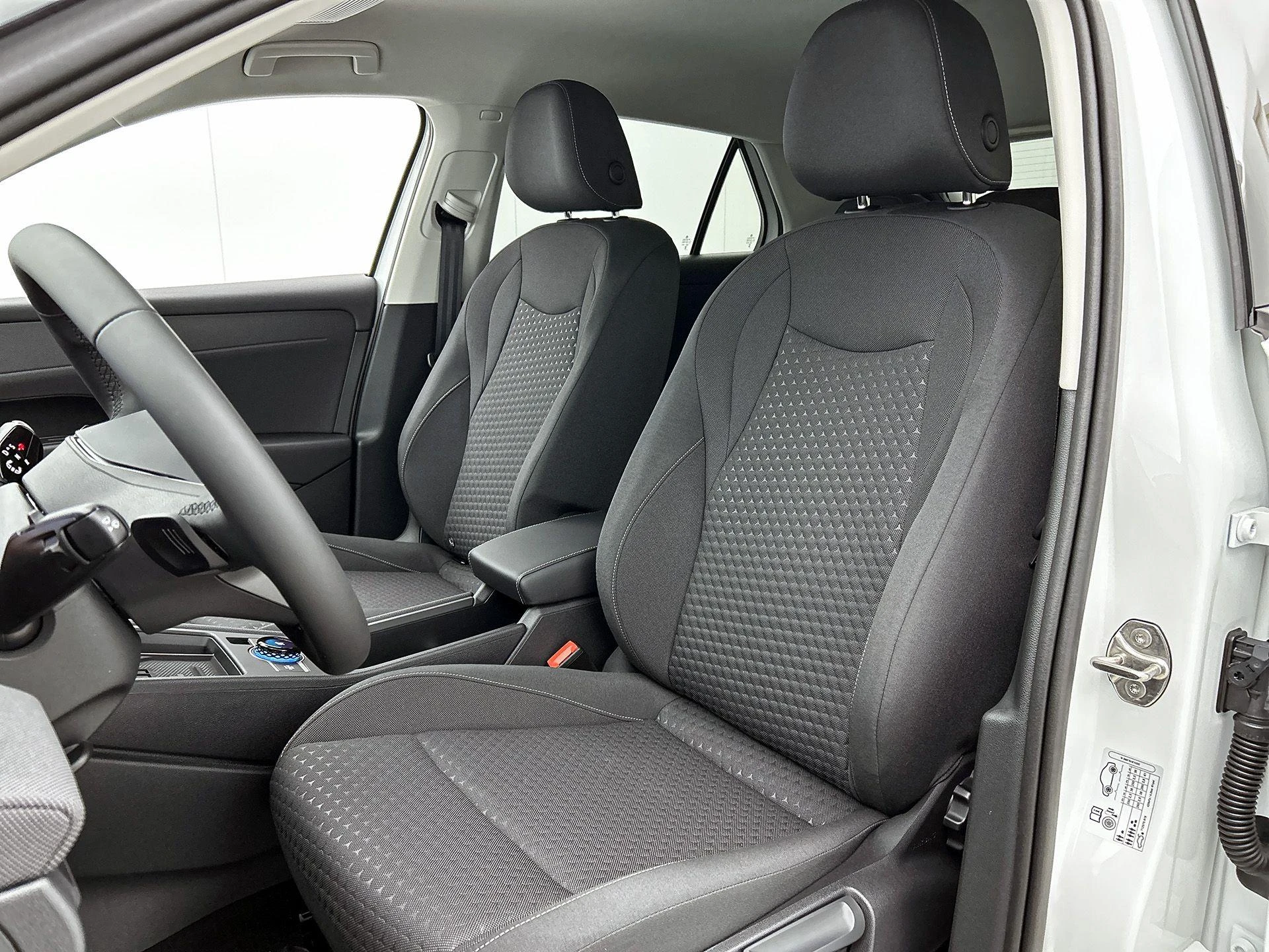 Volkswagen-T-Roc-image-36