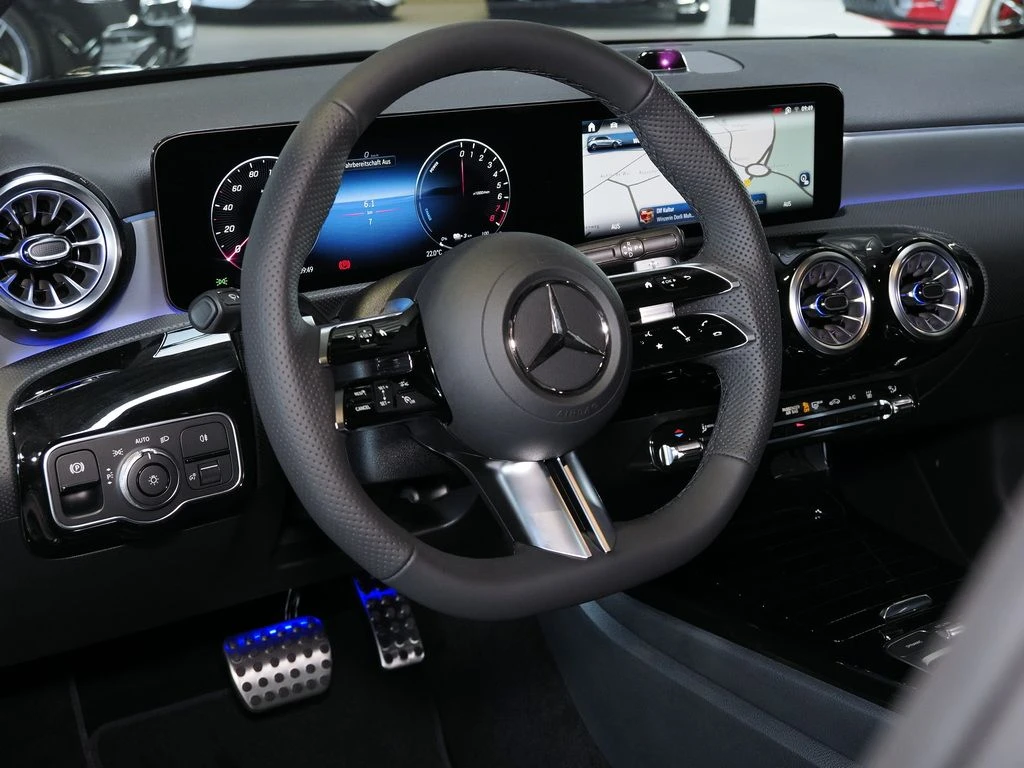 Mercedes-Benz-A-Klasse 250 e-image-5