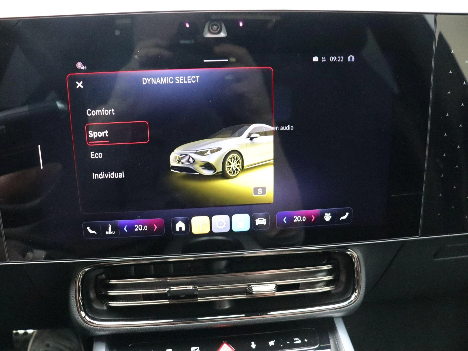 Mercedes-Benz-CLA-image-19