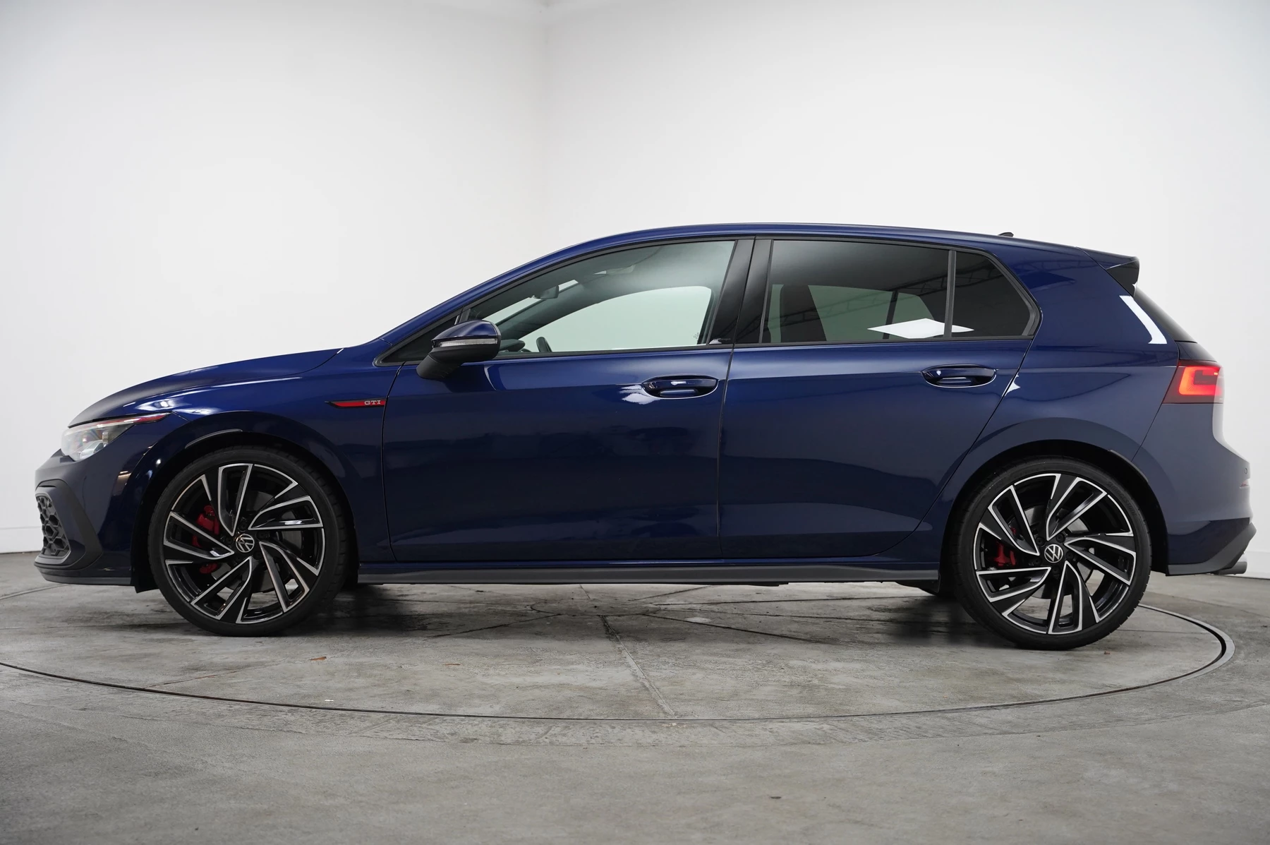 Volkswagen-Golf-image-14