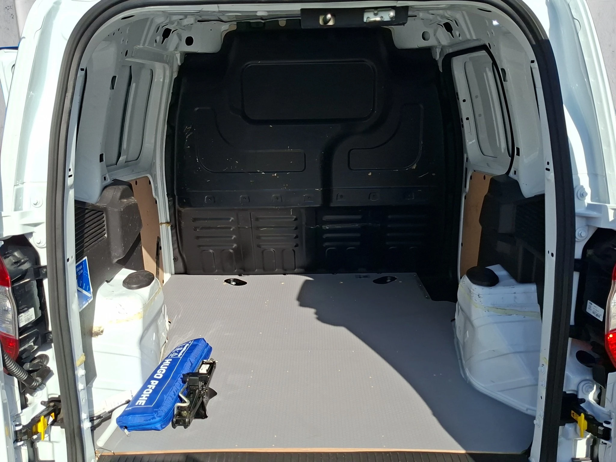 Ford-Transit Courier-image-14