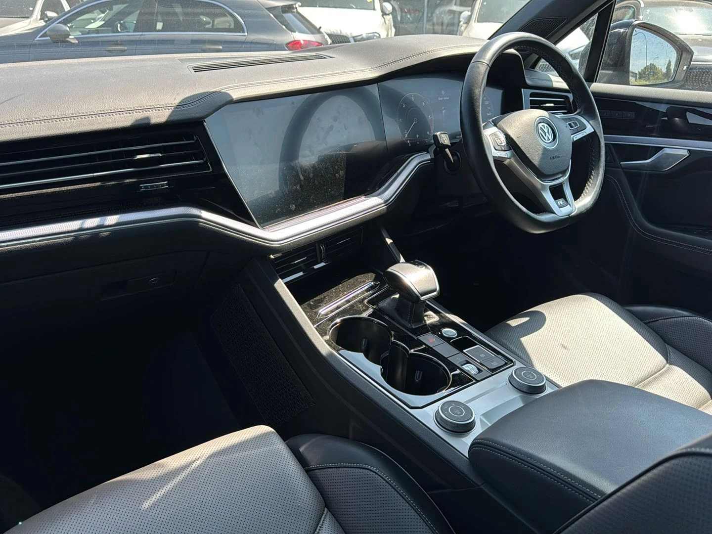 Volkswagen-Touareg-image-1