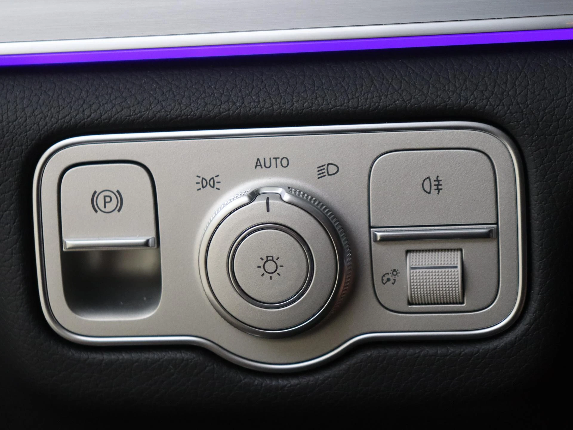 Mercedes-Benz-GLE-image-24