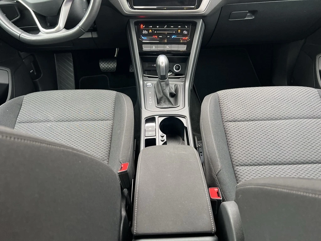 Volkswagen-Touran-image-8