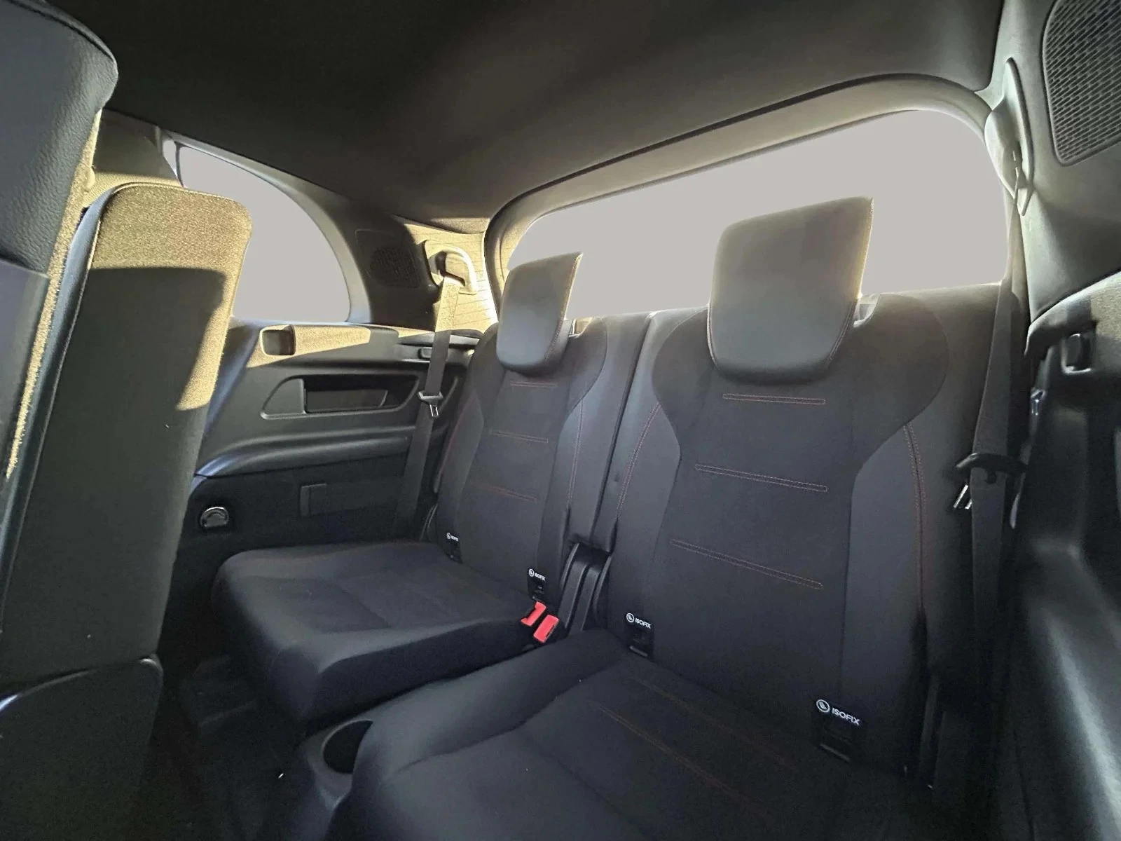 Mercedes-Benz-EQB-image-12