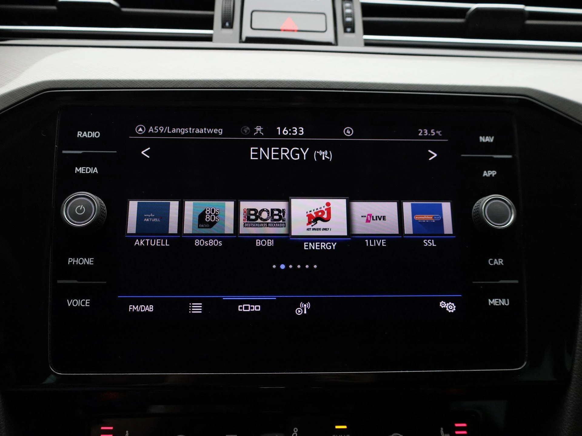 Volkswagen-Passat-image-14