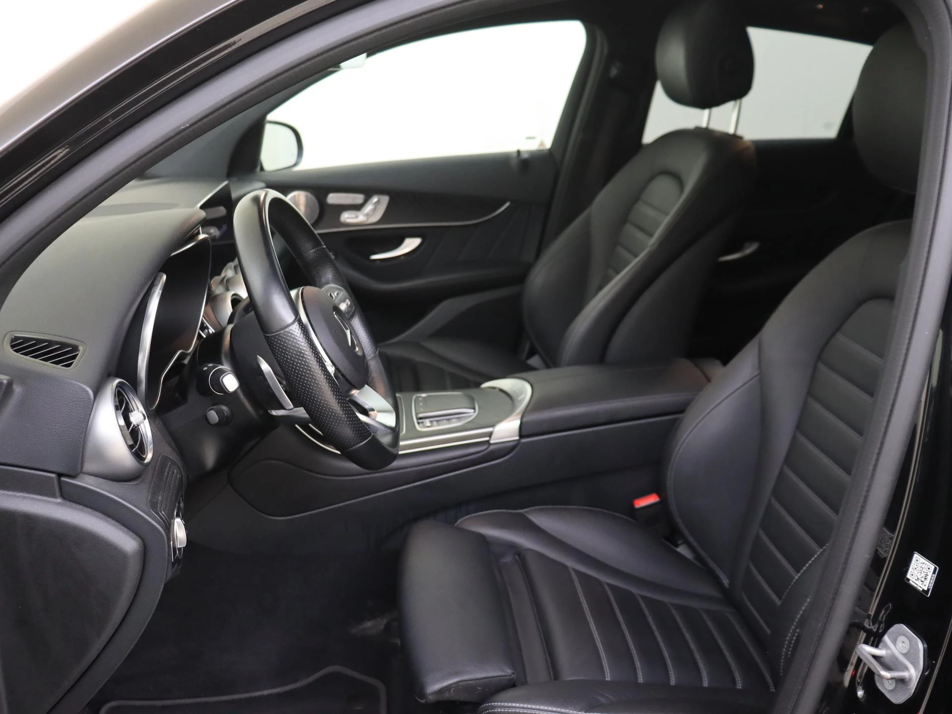 Mercedes-Benz-GLC-image-11
