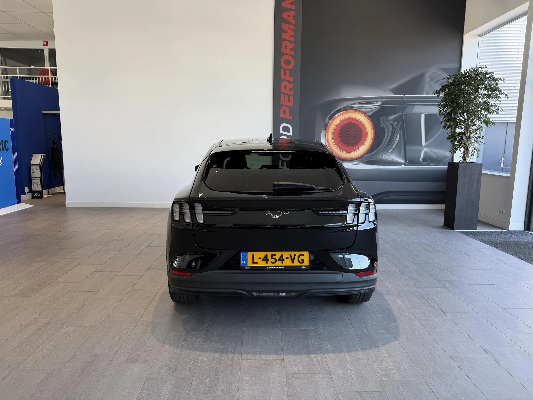 Ford Mustang Mach-E RWD 75 kWh