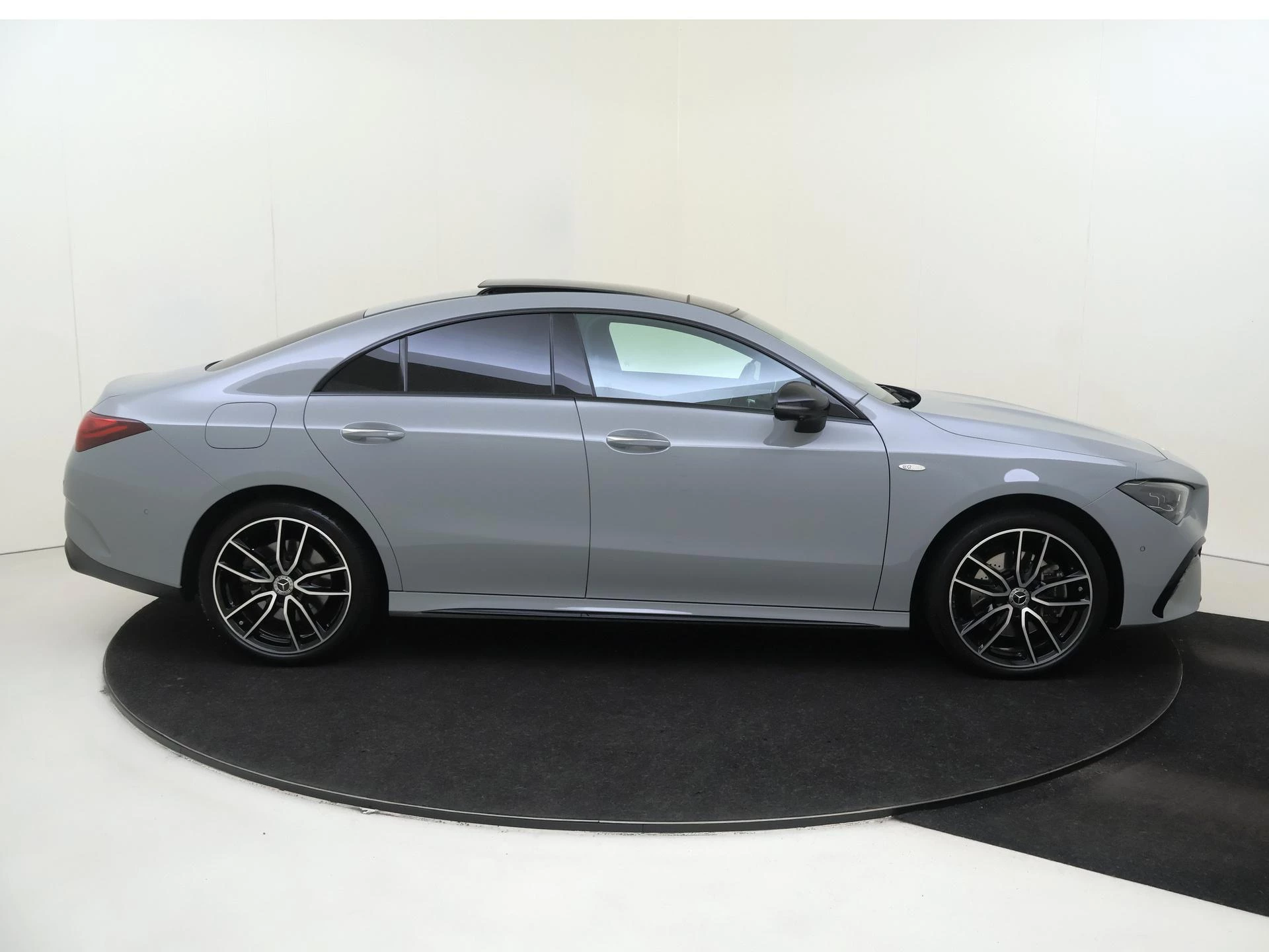 Mercedes-Benz-CLA-image-8