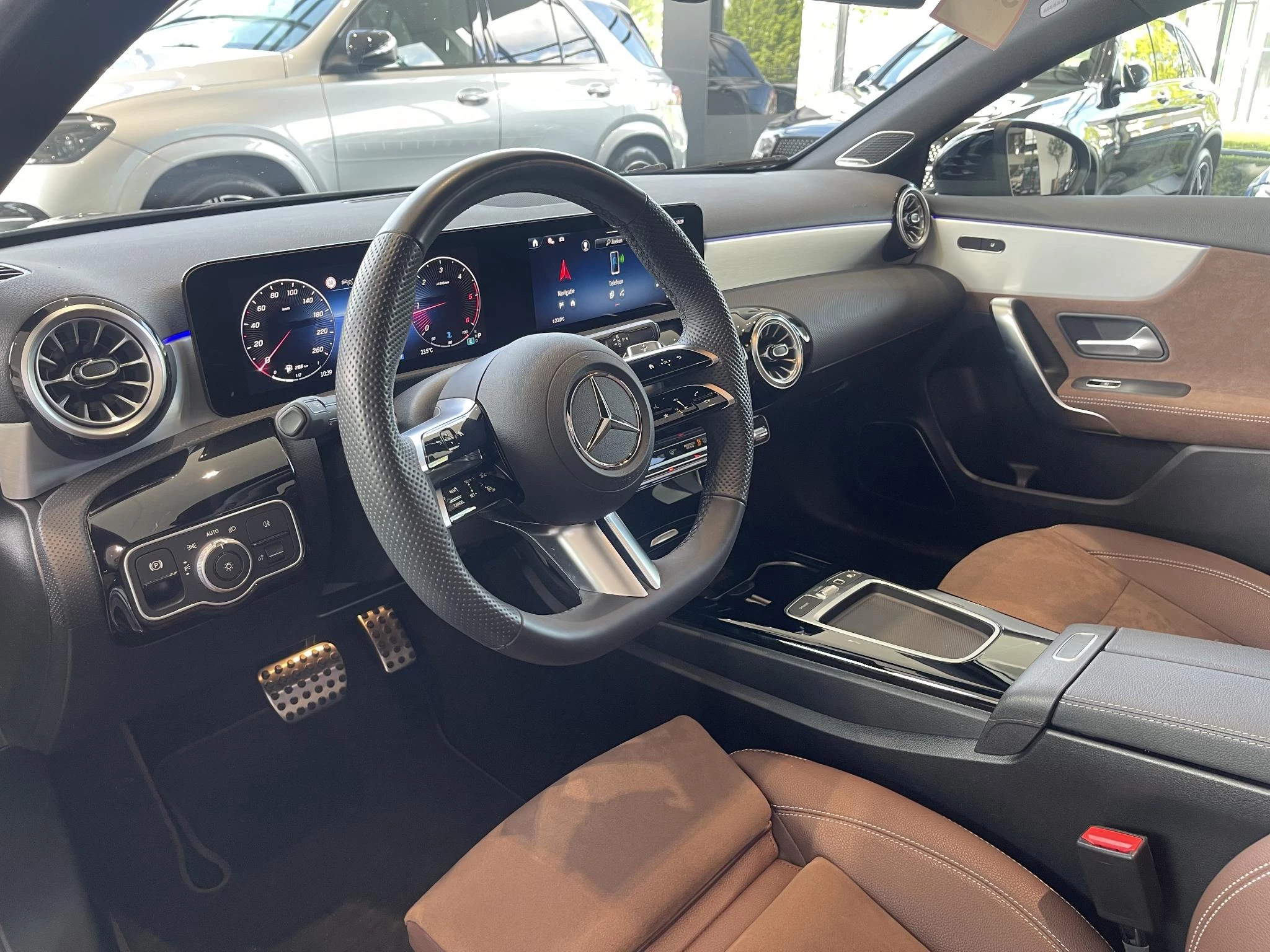 Mercedes-Benz A-Klasse 200 d AMG Line Limousine + PANO DAK + MULTIBEAM + BURMESTER +