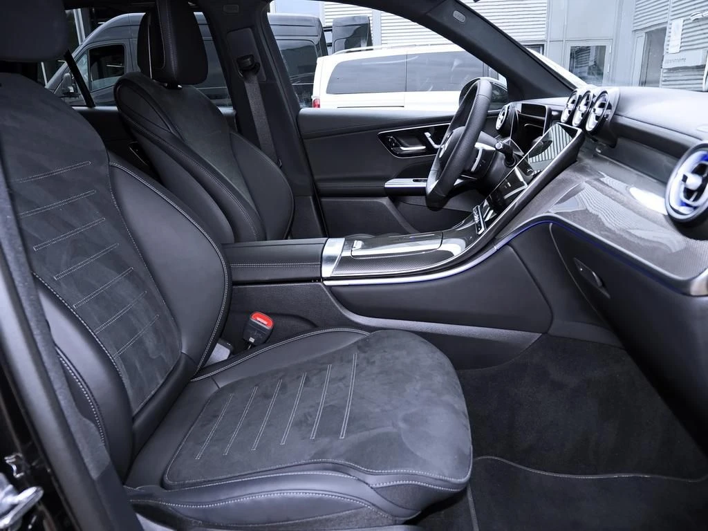 Mercedes-Benz-GLC 300 d-image-12