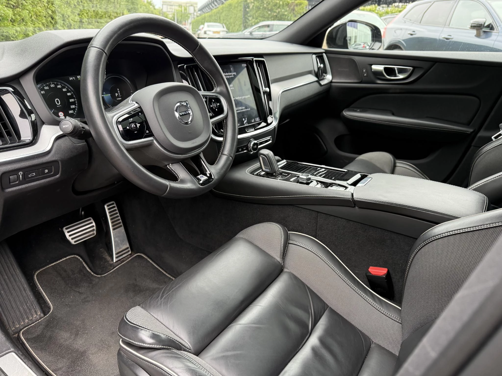 Volvo-V60-image-15