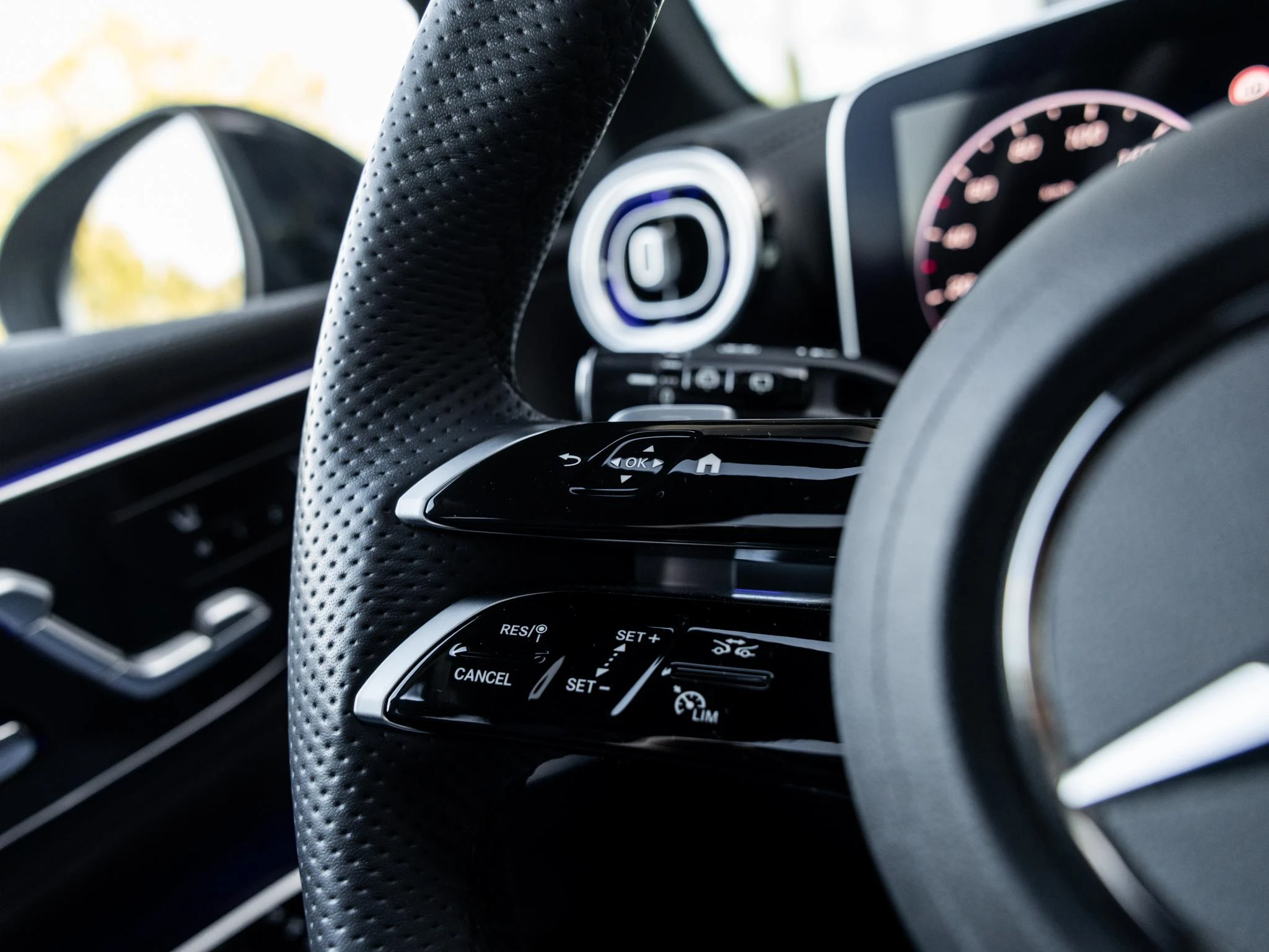 Mercedes-Benz-GLC-image-28