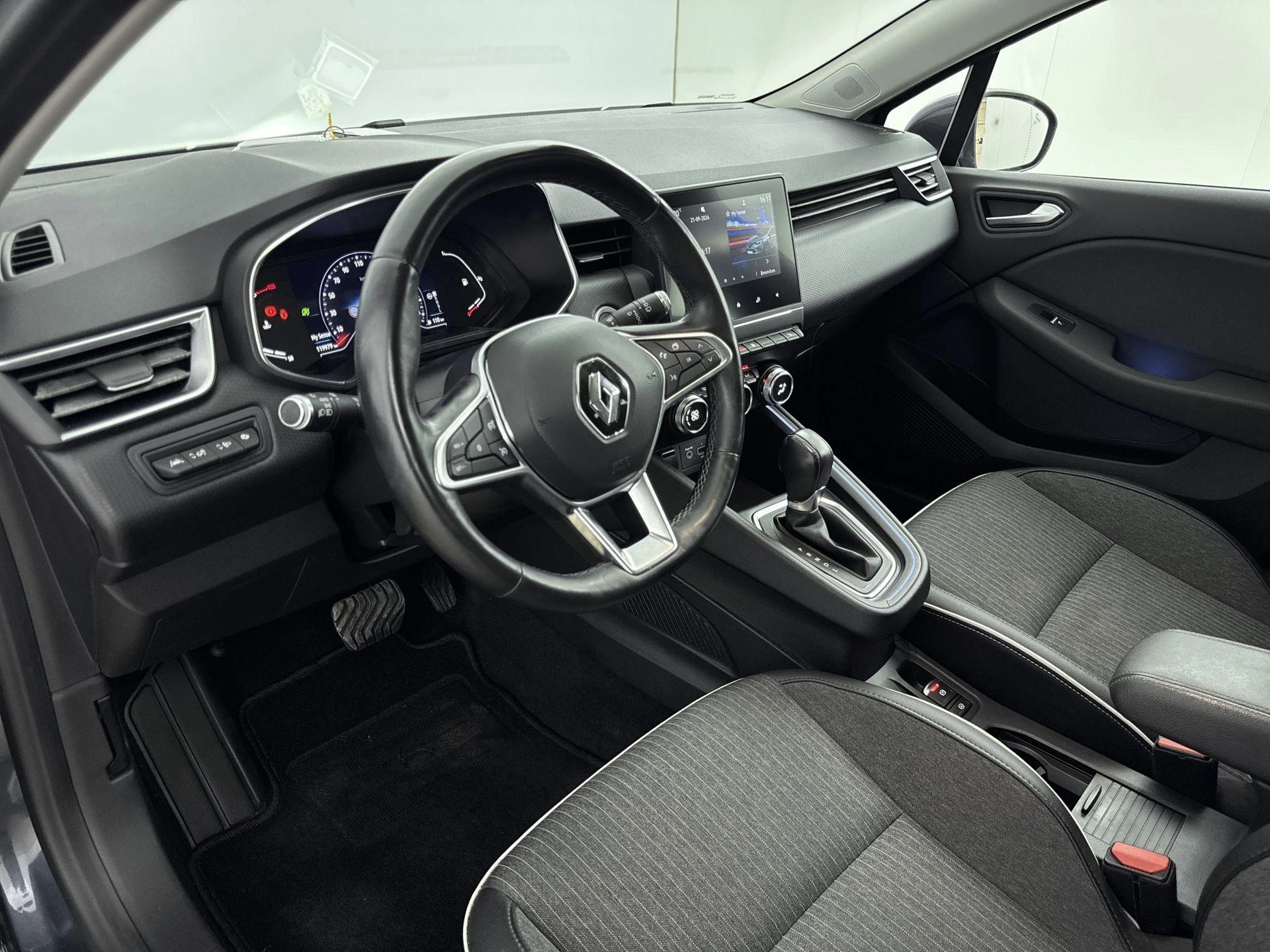 Renault-Clio-image-8
