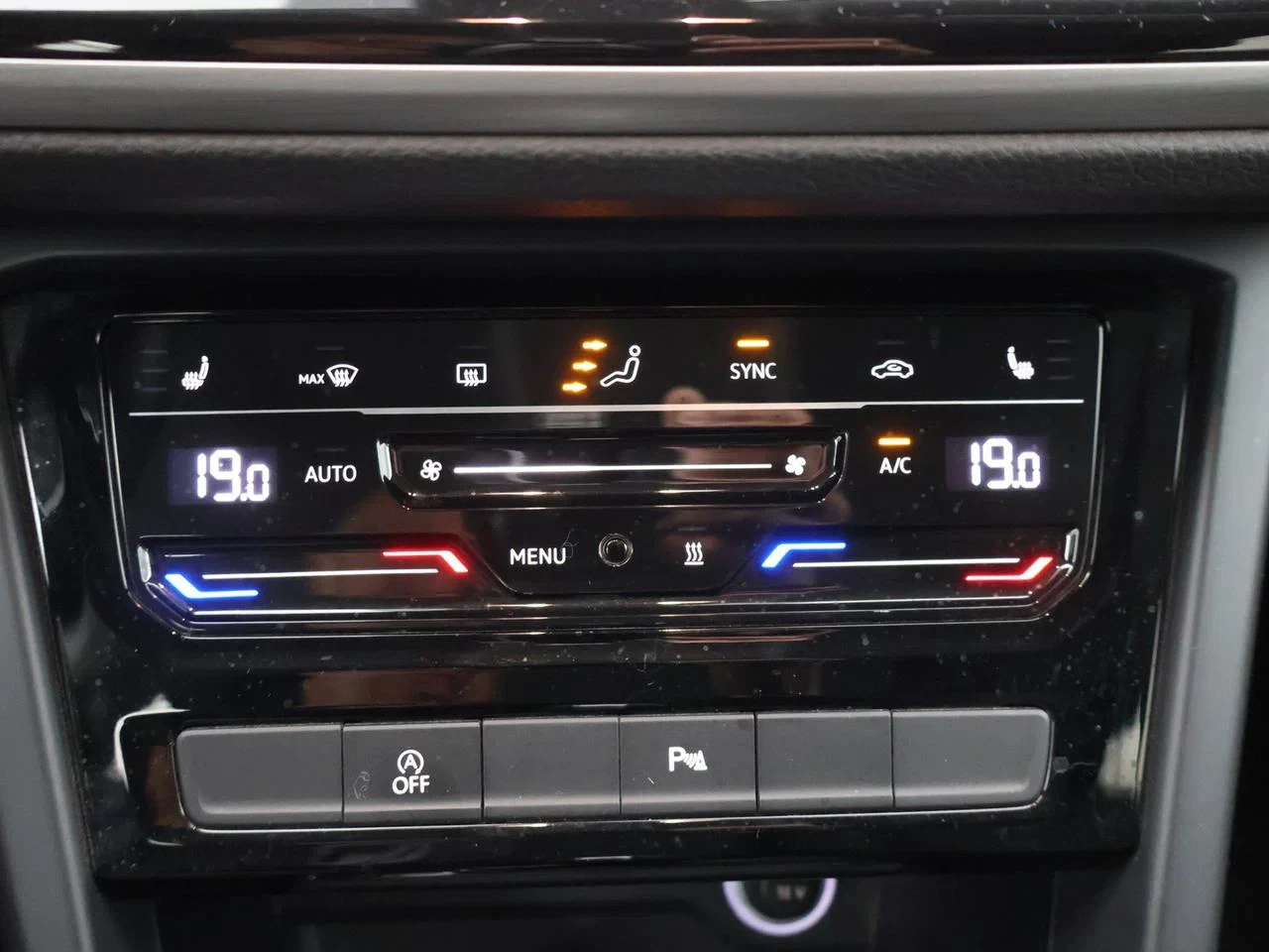 Volkswagen-Touran-image-15