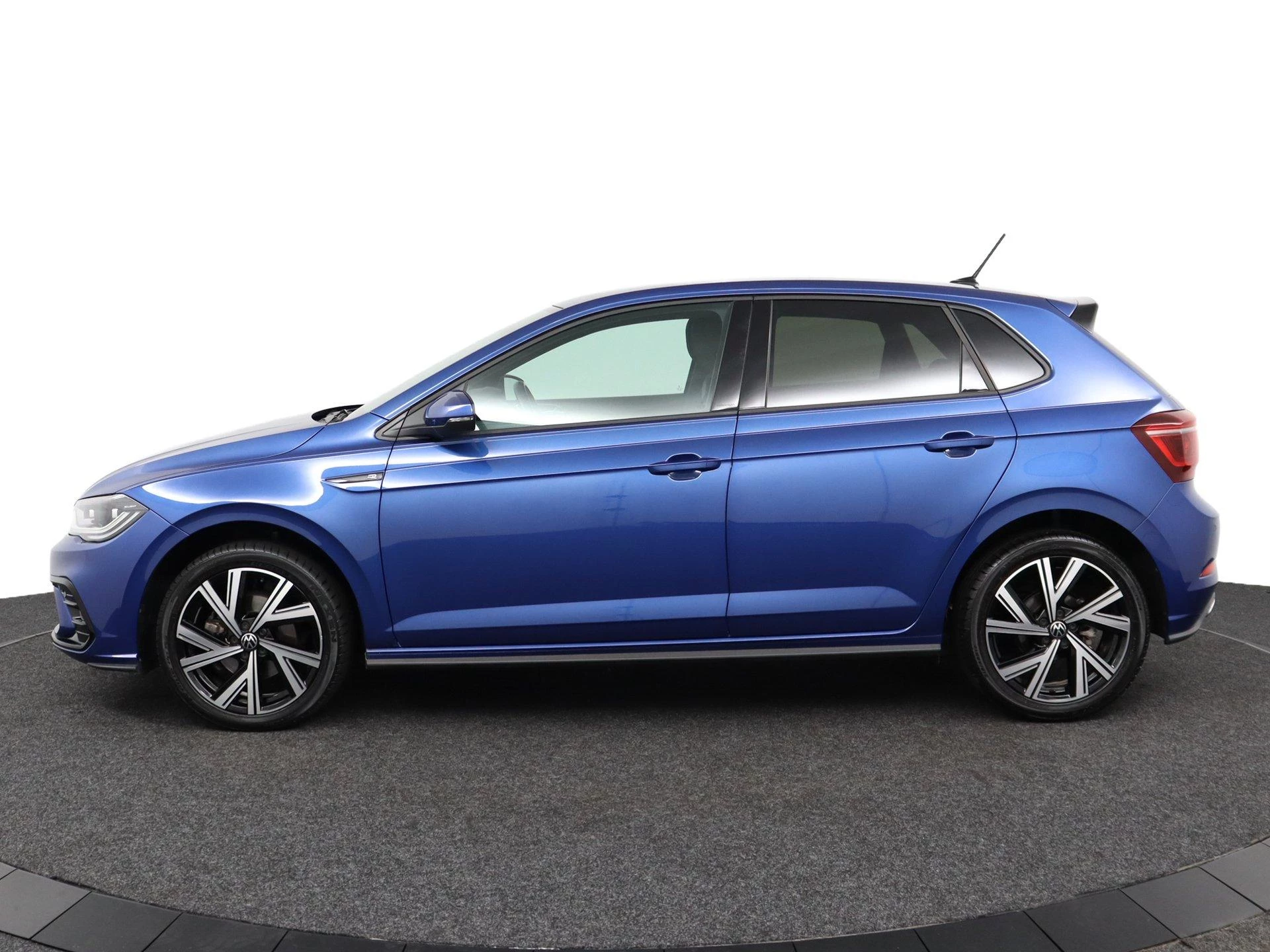 Volkswagen-Polo-image-2