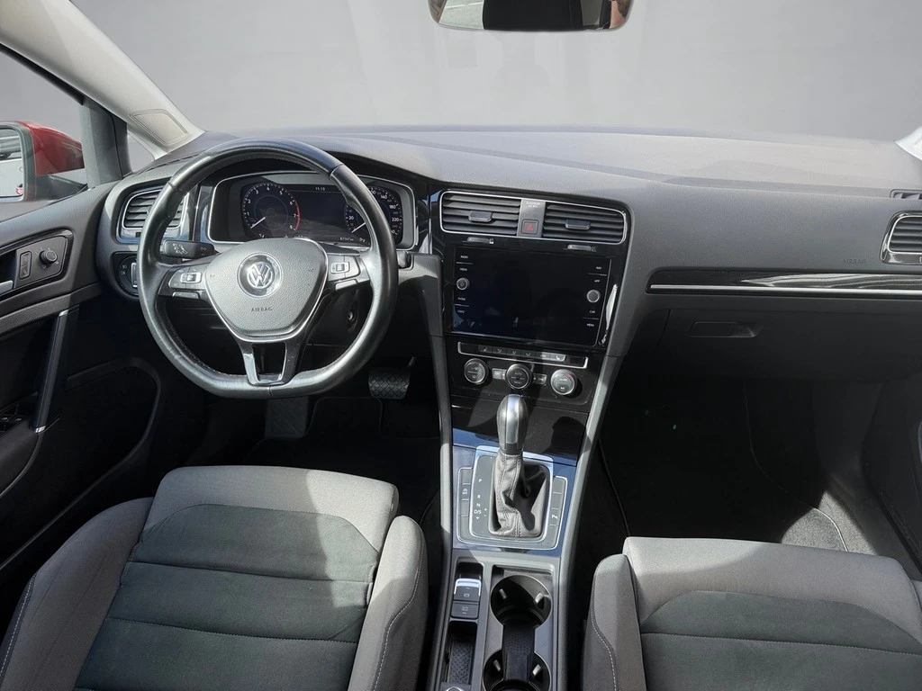 Volkswagen-Golf-image-7