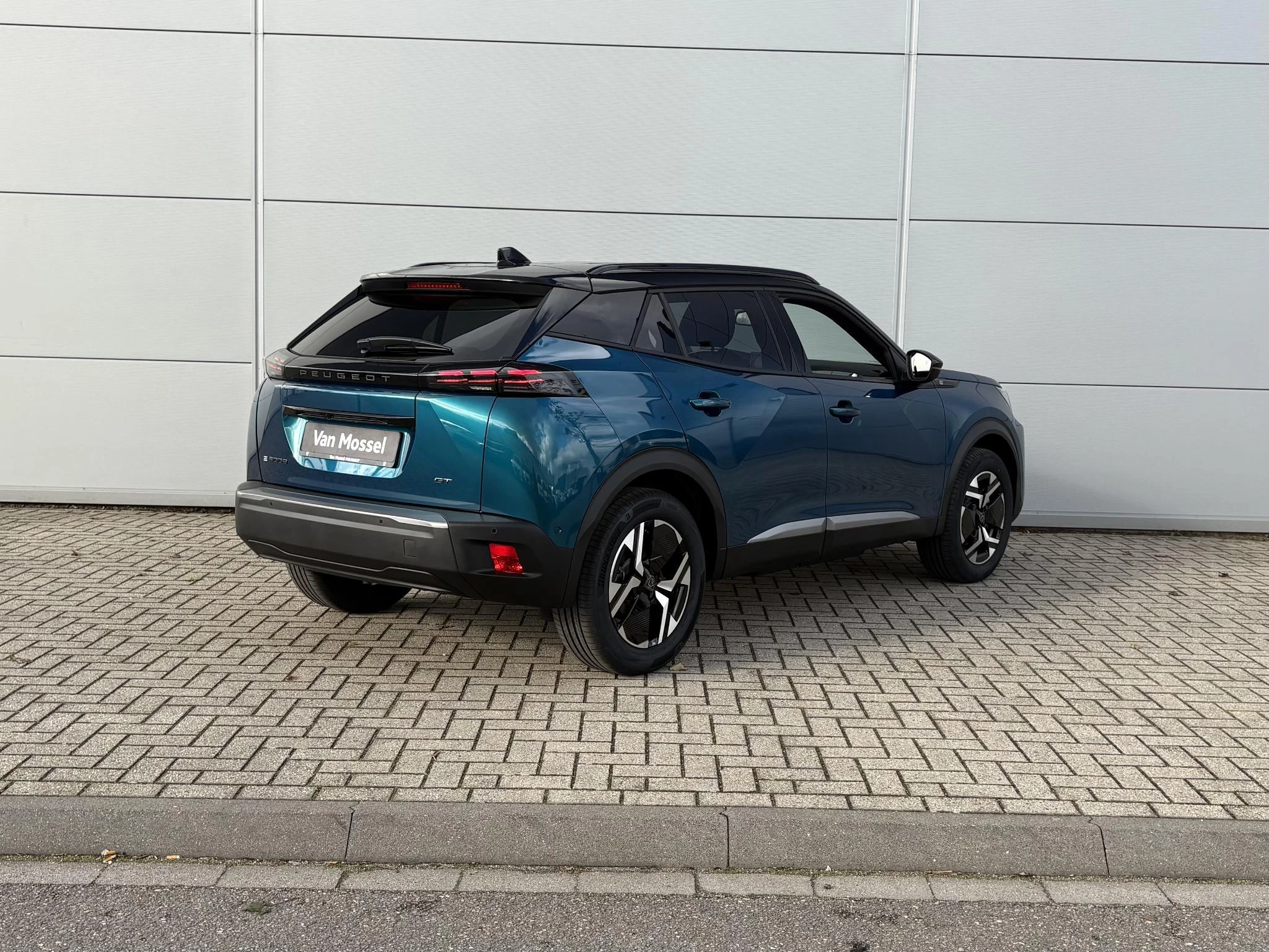 Peugeot-e-2008-image-5