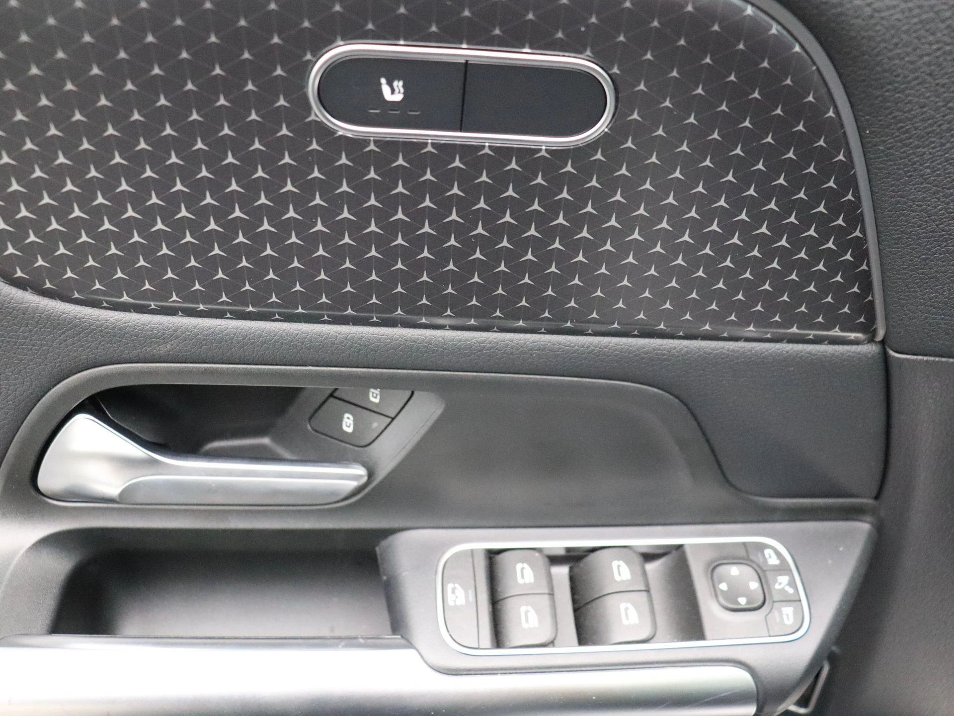 Mercedes-Benz-EQA-image-7