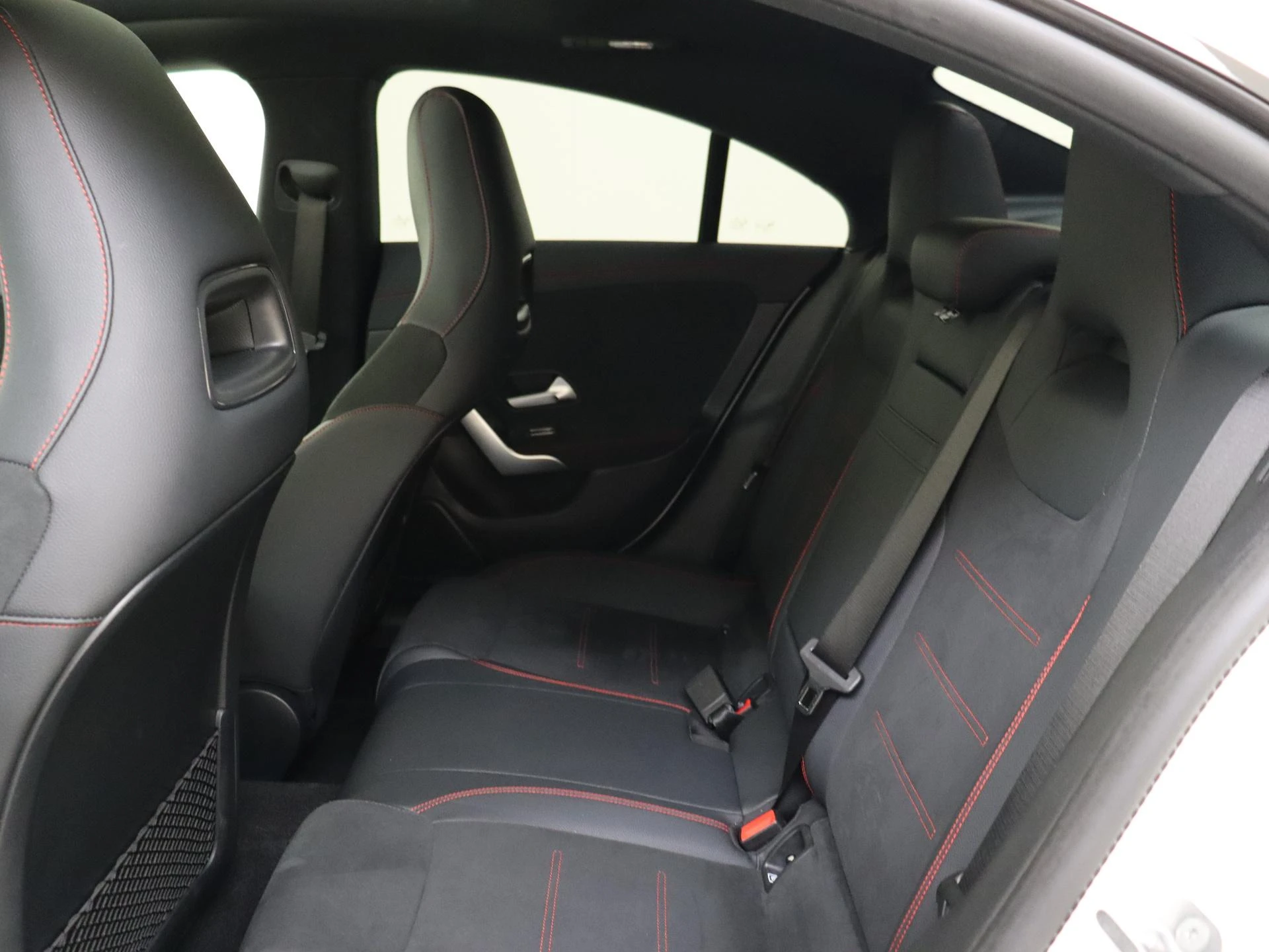 Mercedes-Benz-CLA-image-15