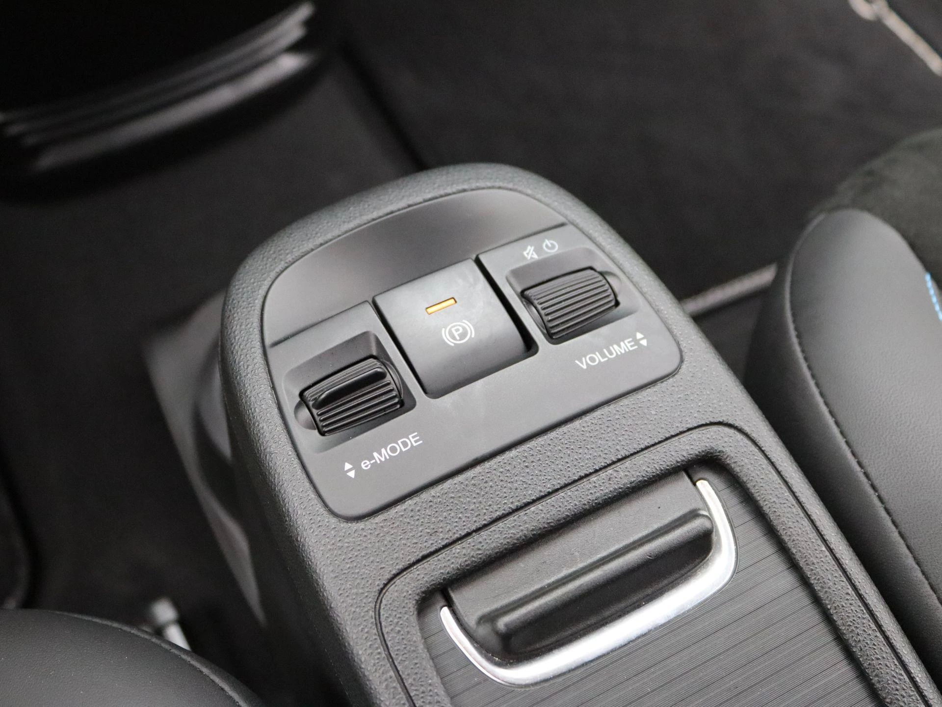 Abarth-500e-image-21