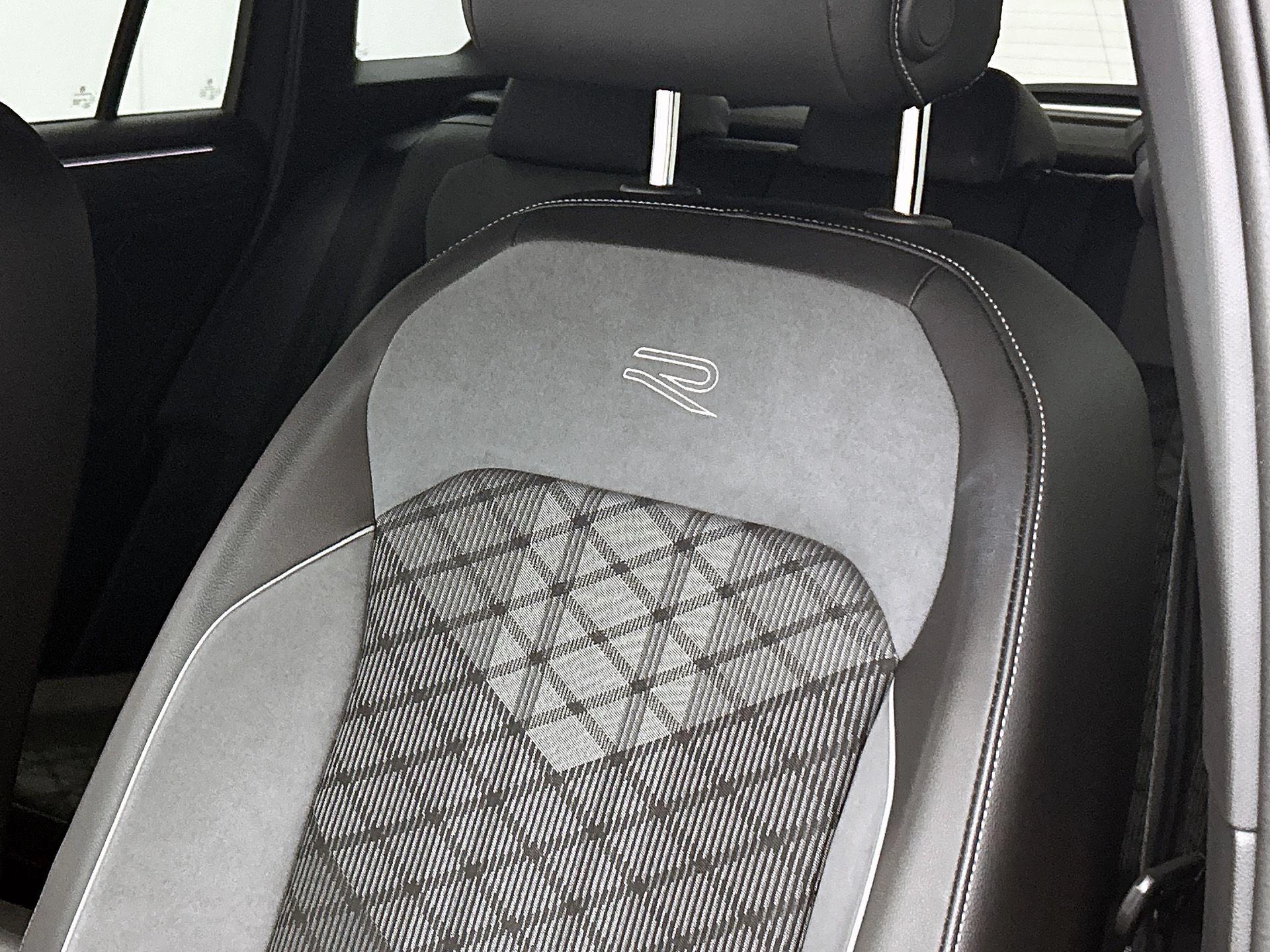 Volkswagen-Tiguan-image-16